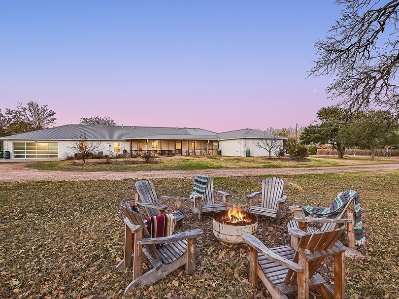 THIS or THAT? ➡️ How do you do sunset wind-downs? 
⠀⠀⠀⠀⠀⠀⠀⠀⠀
📍 Our unique RanchHouze dual hacienda. Located less than 2 miles from the center of Round Top, Texas. The West Wing sleeps up to 8. The East Wing sleeps up to 10.
​​​​​​​​
(Tap 🔗 link in 