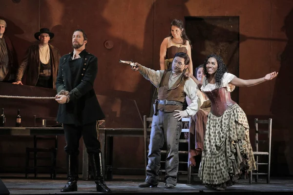 Carmen 19.jpg
