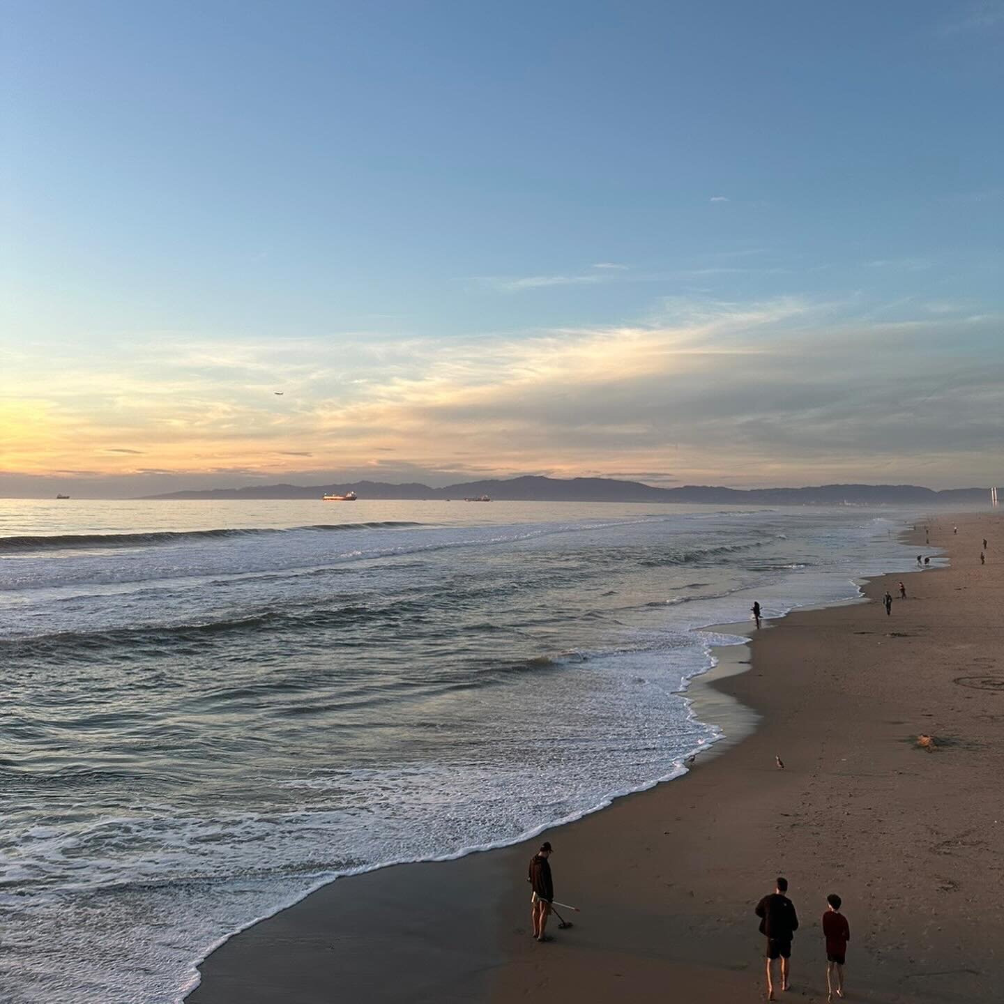 Plot twist: it works out 🤍

📍 @downtownmanhattanbeach

#inspo #inspirationalquotes #california #manhattanbeach