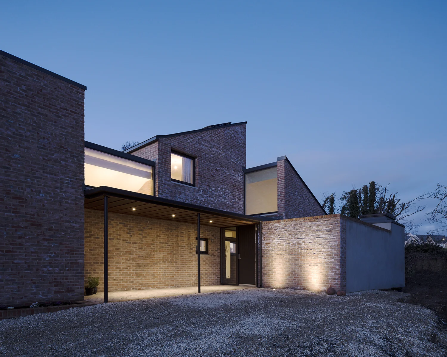 SCULLION Architects-entrance-evening.jpg