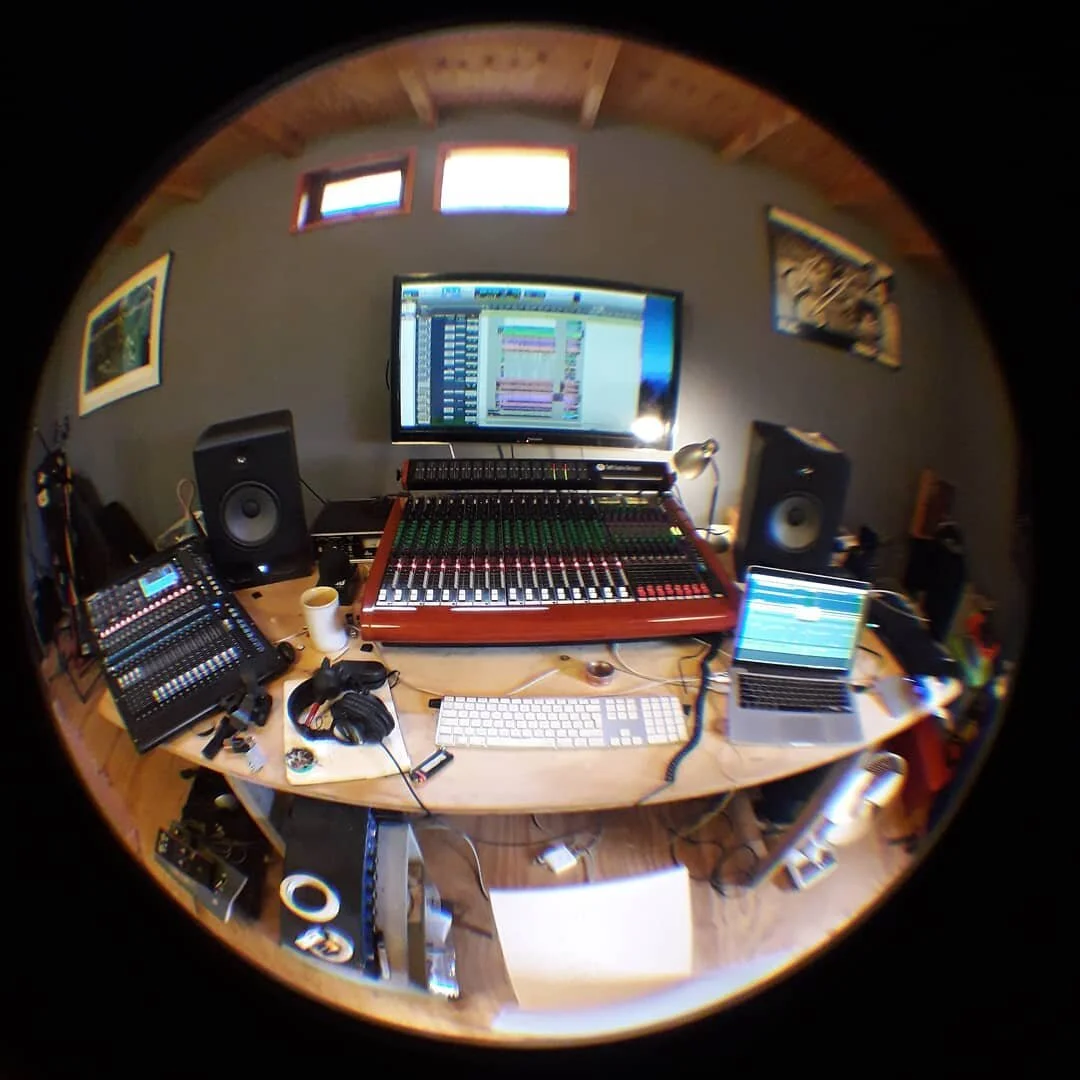 Estamos agendando el fin de a&ntilde;o y se vienen varias cosas muy interesantes. Les estaremos contando sobre proyectos audiovisuales y de m&uacute;sica en los que estaremos trabajando en Noviembre y Diciembre. No olviden contactarnos para cualquier