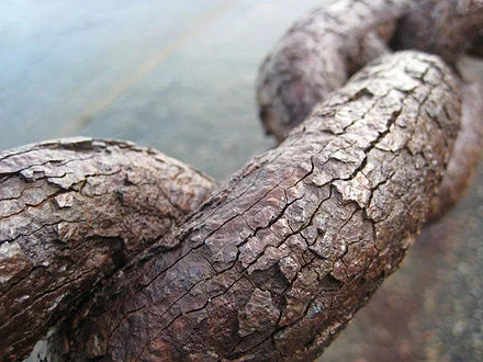 440px-RustyChainEdit1.jpg