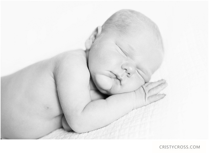 Holden-Scarbroughs-newborn-session-in-Clovis-New-Mexico-taken-by-Portrait-Photographer-Cristy-Cross__005.jpg