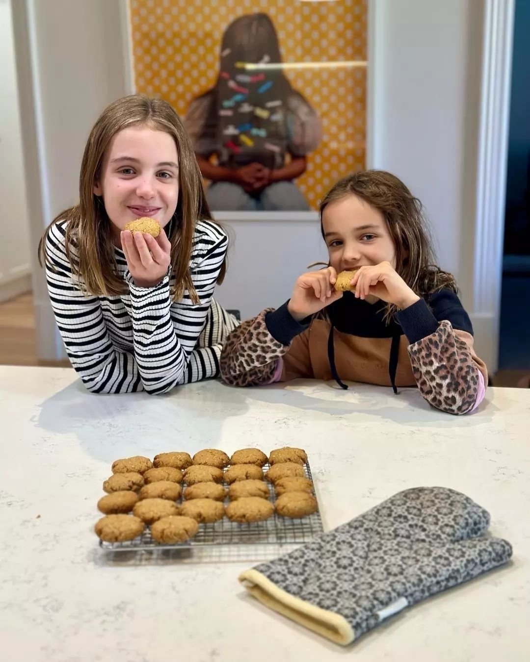 This week we've been making Brooke&rsquo;s Mums Anzac biscuits - these are always our morning tea of choice today. #lestweforget&nbsp;🌺 

Make a batch for your family, you&rsquo;ll love them! 💙

Brooke's Mums Anzac Biscuits
Ingredients:
120g butter