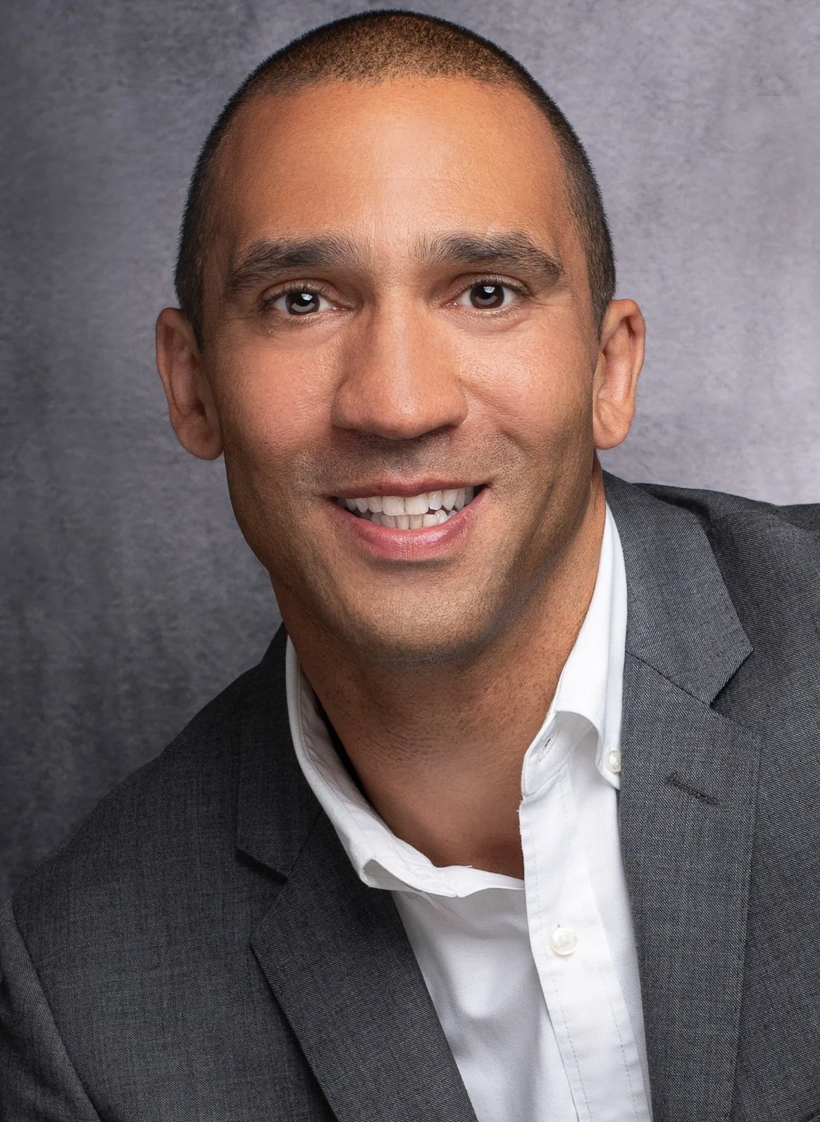 5 Headshot Mistakes Professionals Should Avoid 