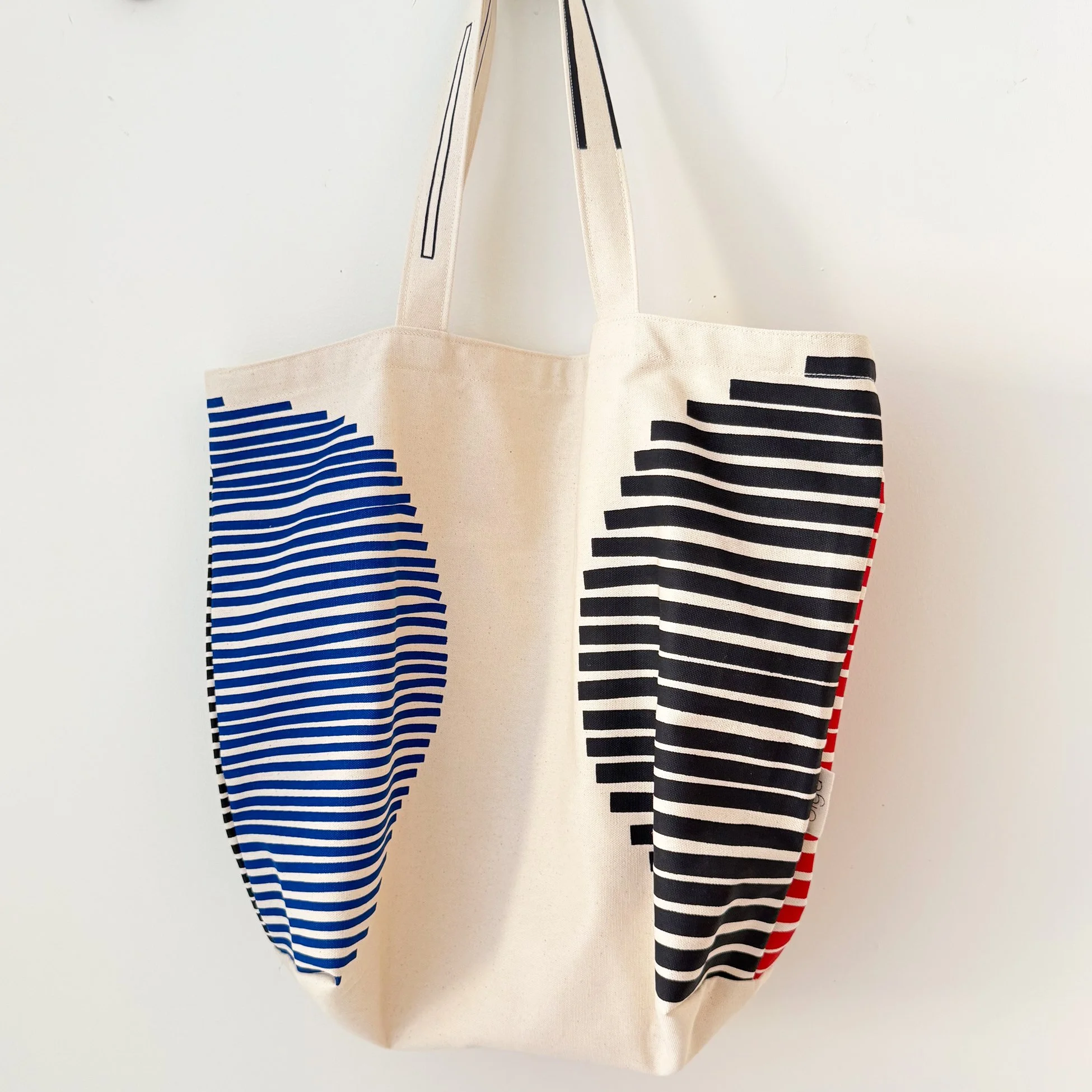 TOTES_sliver circles front blue.jpg