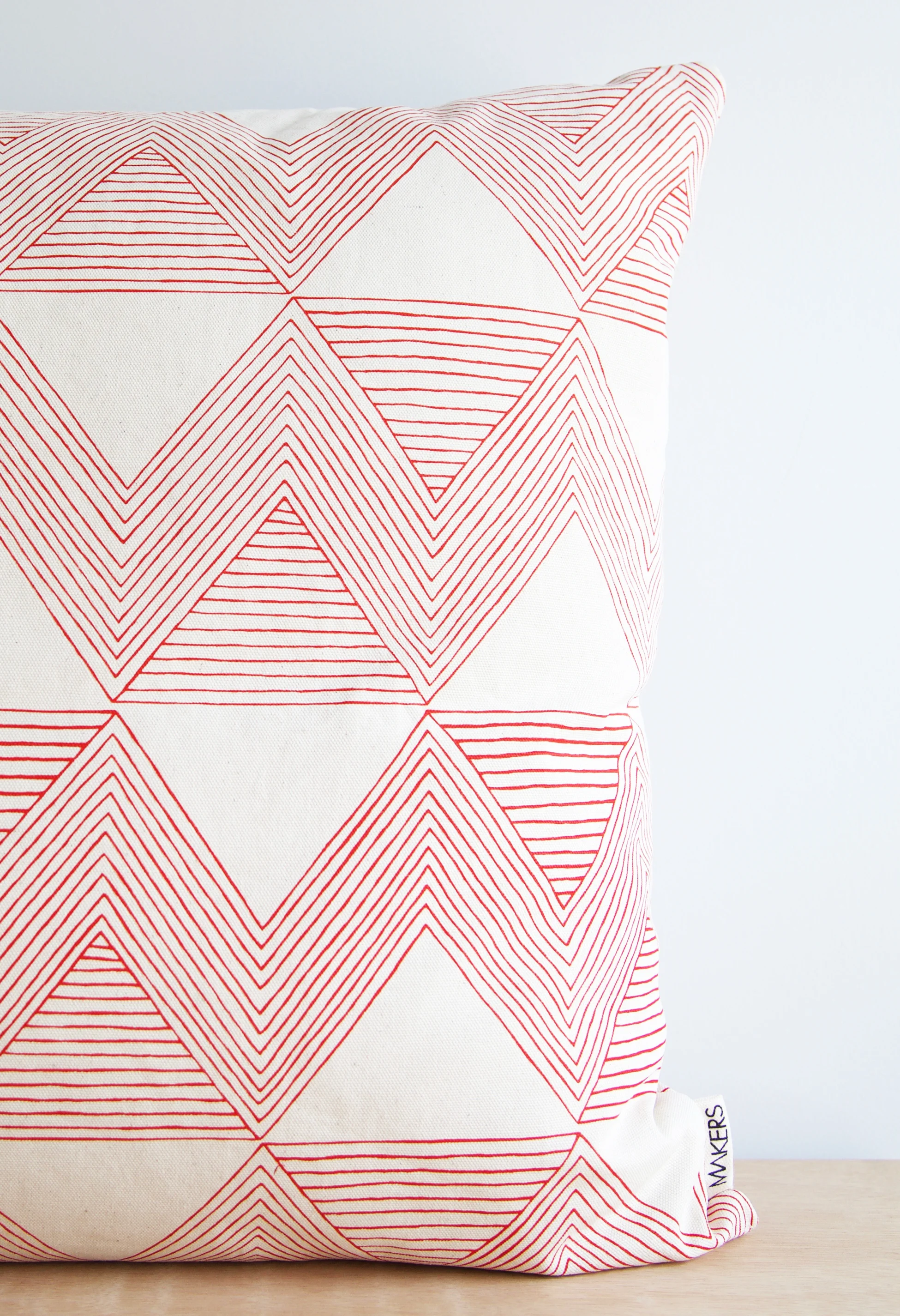 BIG CUSHION_red zig4.jpg