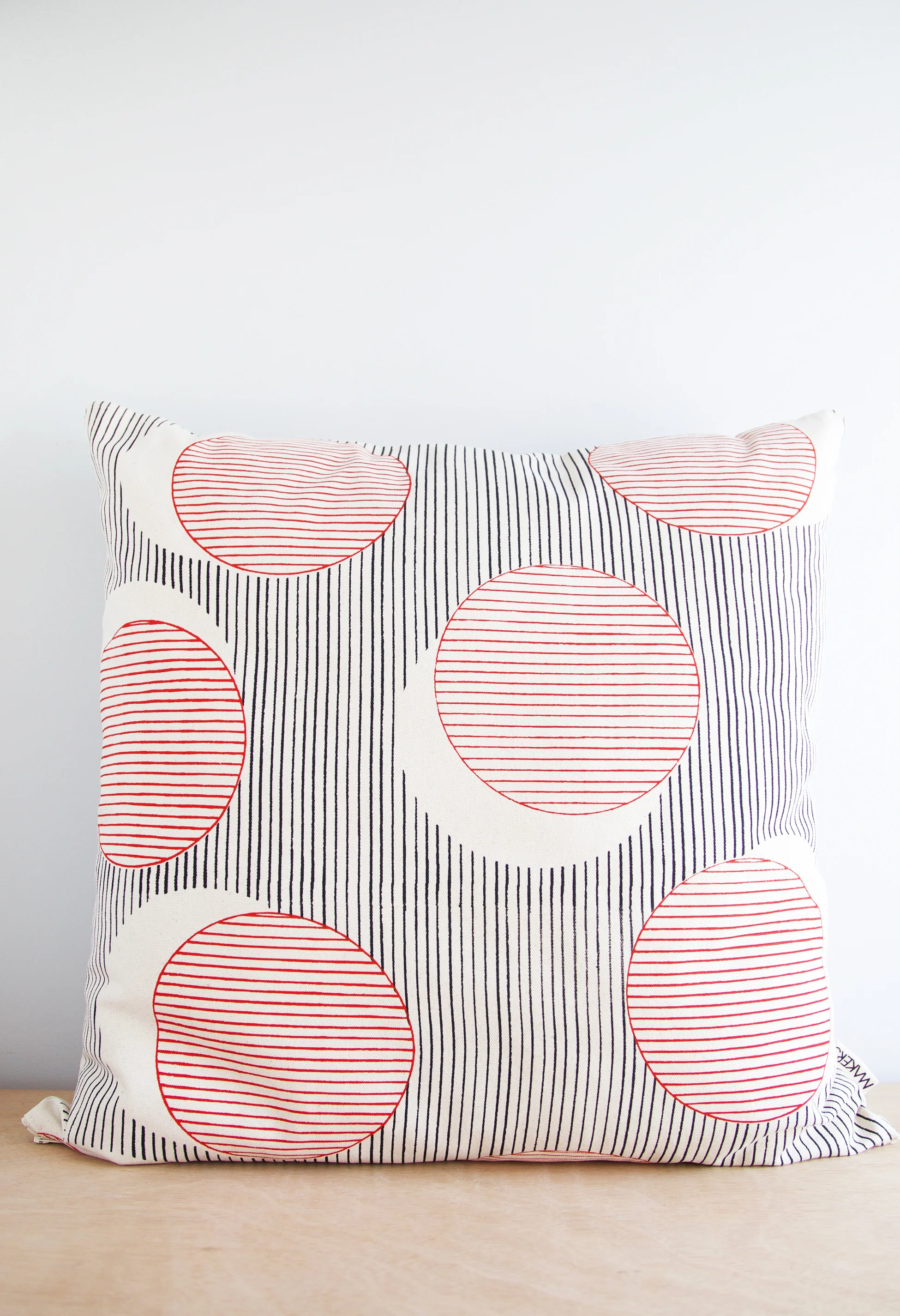 BIG CUSHION_circle line1.jpg