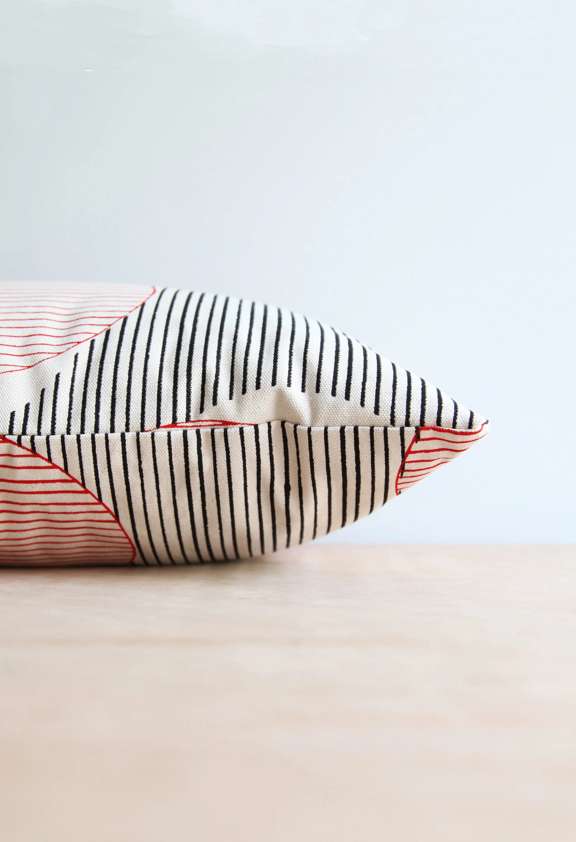 SIDE CUSHION_circle line 1.jpg