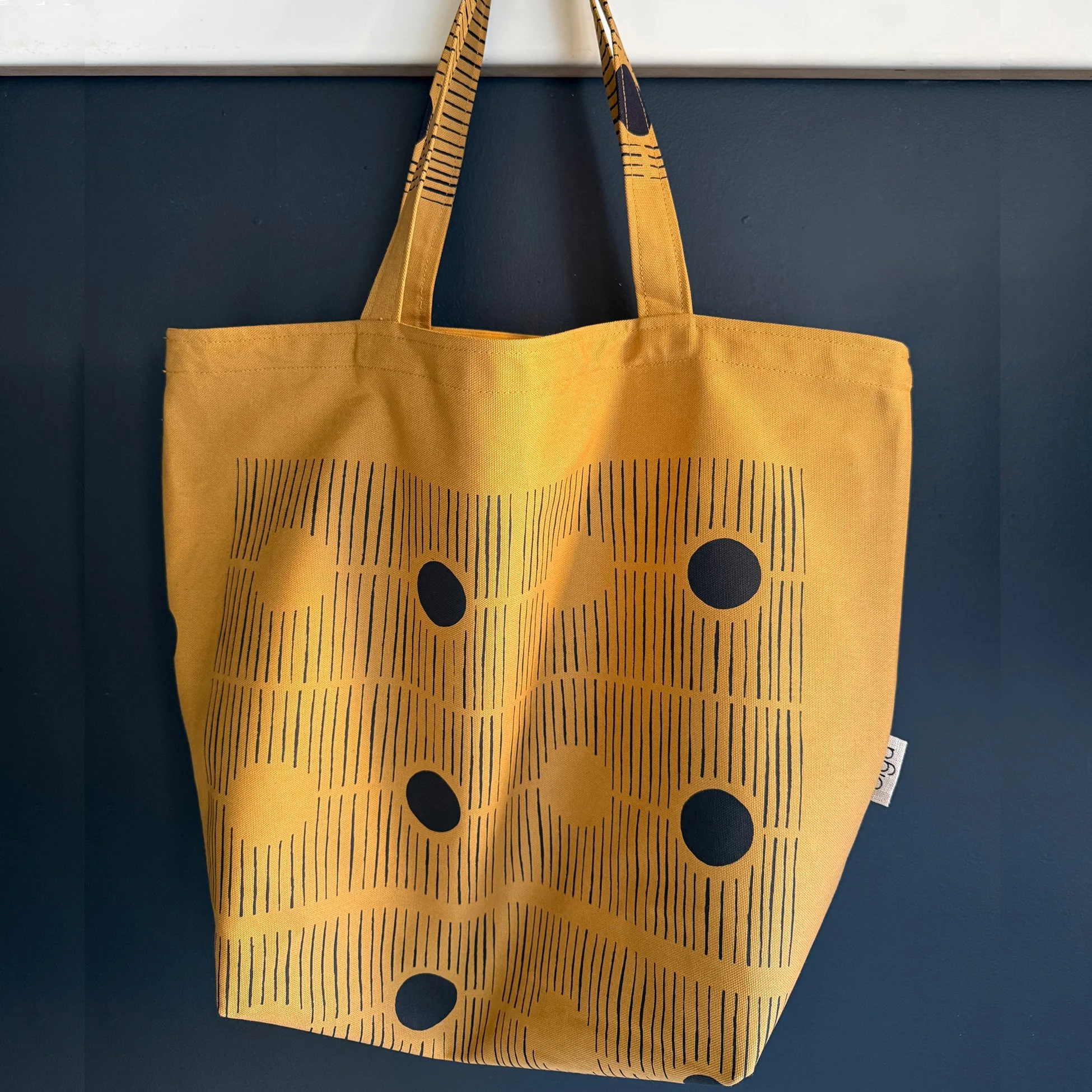 Shopper Tote/Charcoal Peeka Print on Saffron
