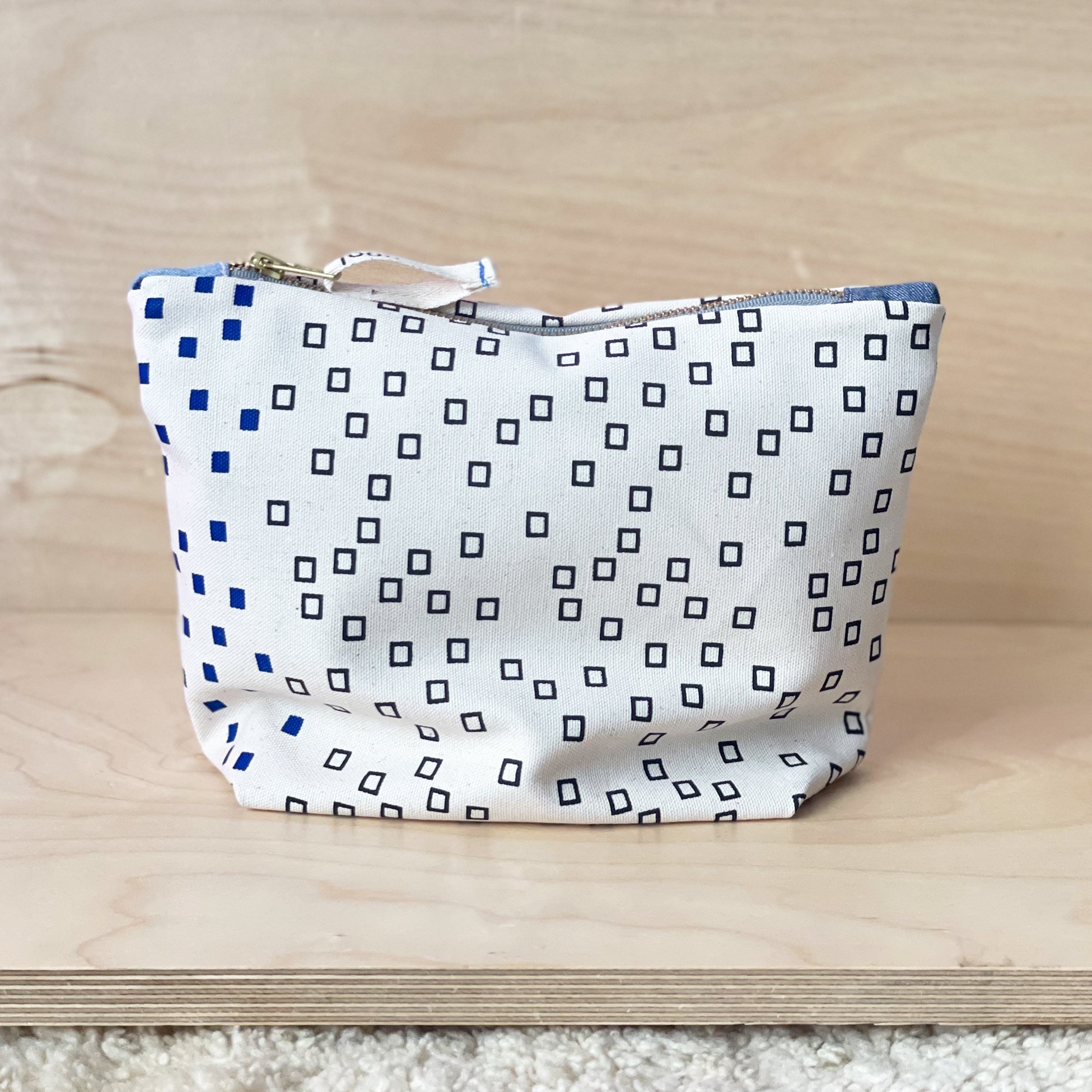 POUCH_snips blau.jpg