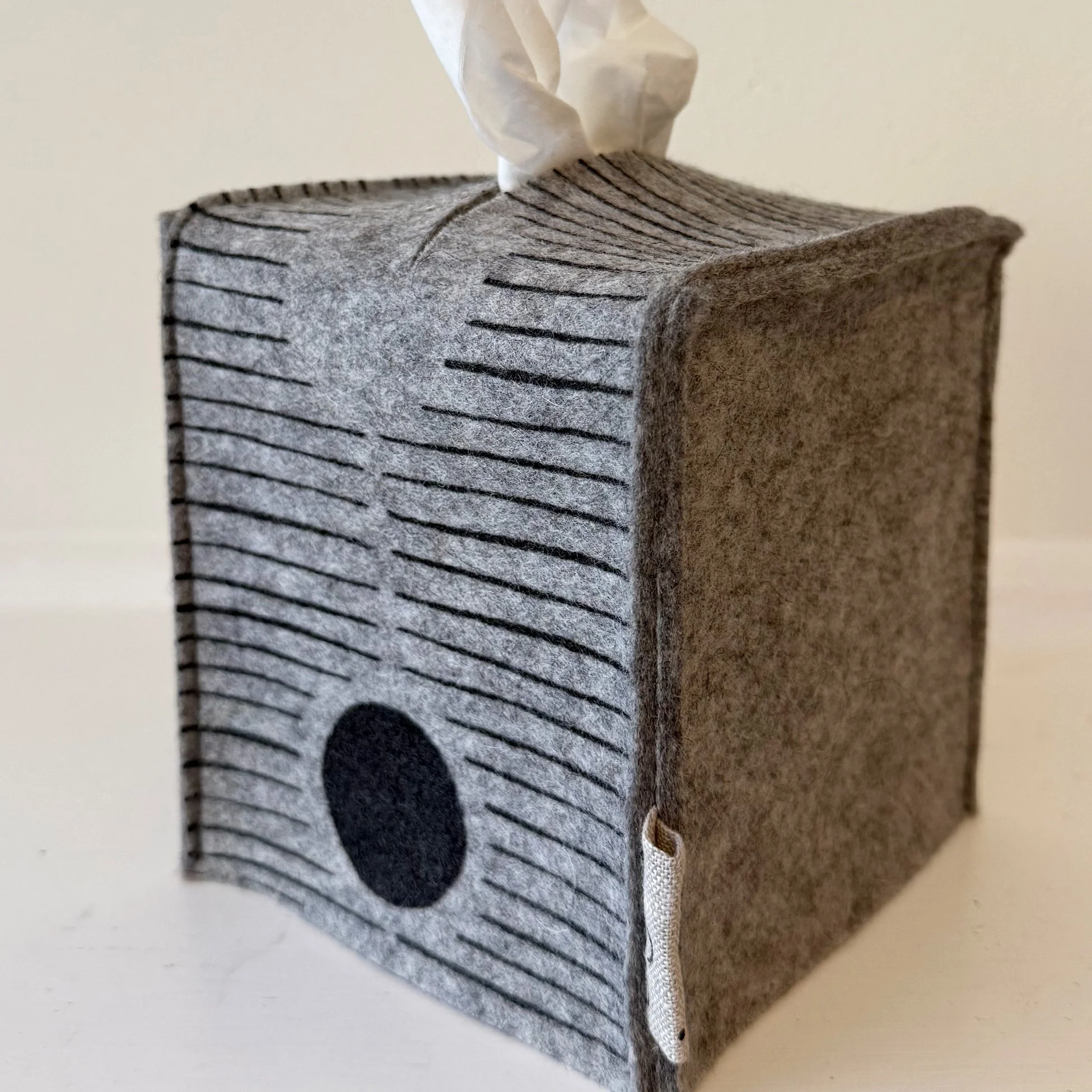 TISSUE BOX_grey peeka product SQ.jpg