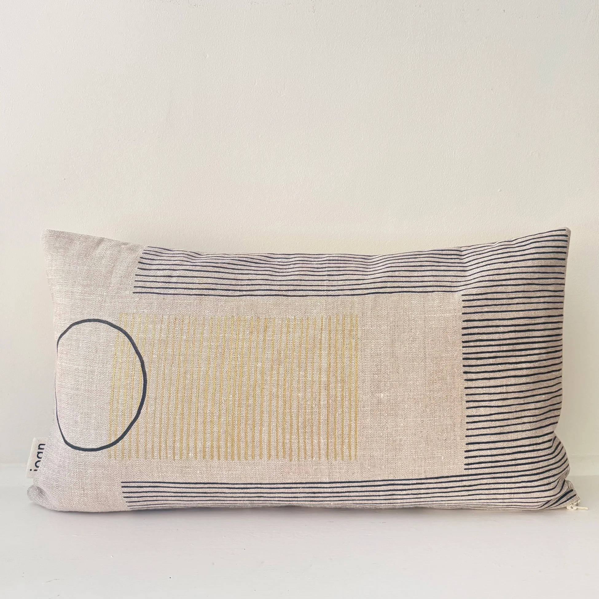 CUSHIONS_printed lumbar duo gold B .jpg