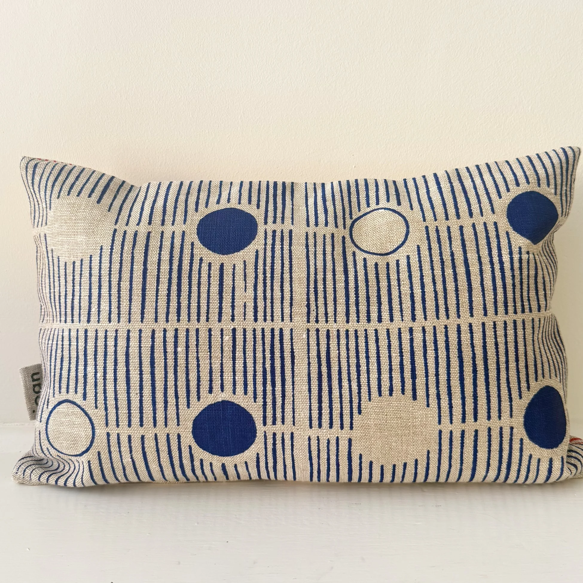 Teeny Cushion/Tomato + Blue Peeka Print on Stone Linen