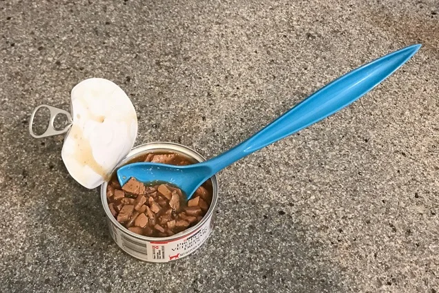 Cucharas para latas de comida para mascotas