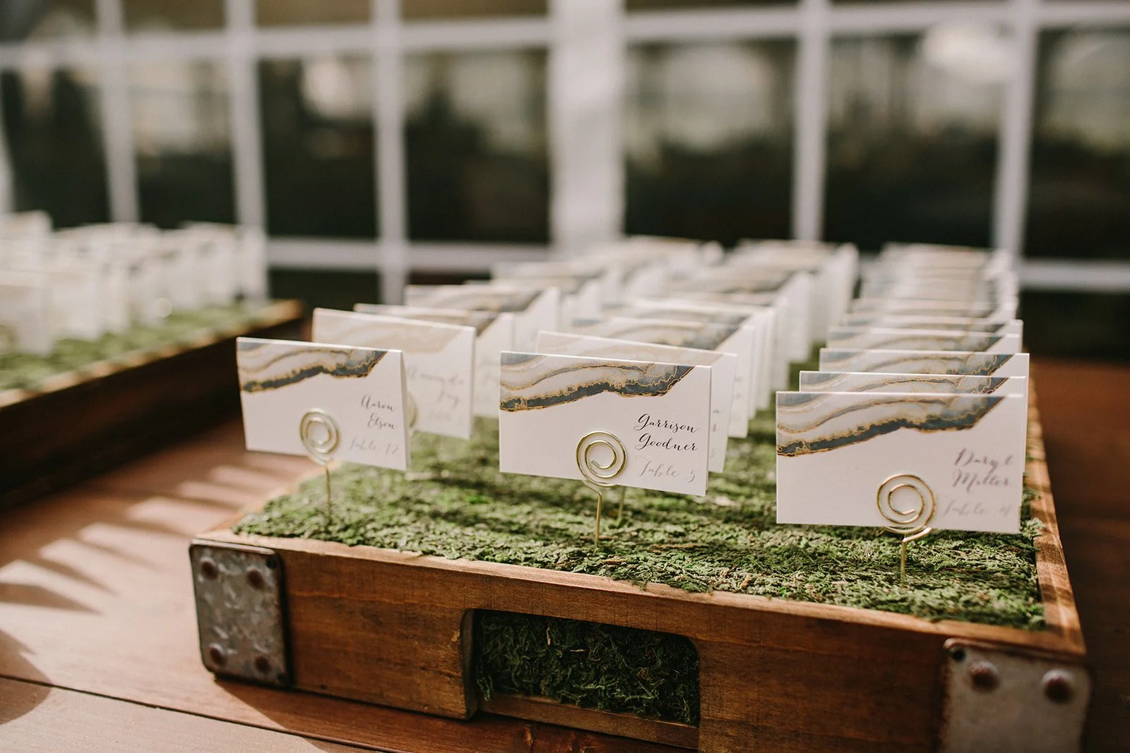 Seating chart vs escort cards vs place cards Everything you need to