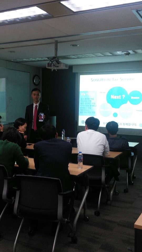 세무회계법인 송현의 미국 세무사 창업 비용에 관한 뉴스를 업데이트 합니다. 많은 분들께서 창업 비용 관련, 혼선이 있으신 듯 하여 정리해봅니다. 저희 창업 비용은, 매 설명회마다 상향 조정 되고 있습니다. 이 번 설명회 때 공개된 가격은, 6. 30. 2017까지만 유효한 가격입니다. 자세한 내용은 이메일로 문의 바랍니다. dkim@songhyuntax.com kkoo@songhyuntax.com 이번 택스 시즌이 마무리되면, 더욱 큰 보폭으로 전진하는 세무회계법인 송현의 모습을 약속드리며. 남은 4주도 잘 버텨보겠습니다. 행복이 가득한 주말 되세요.