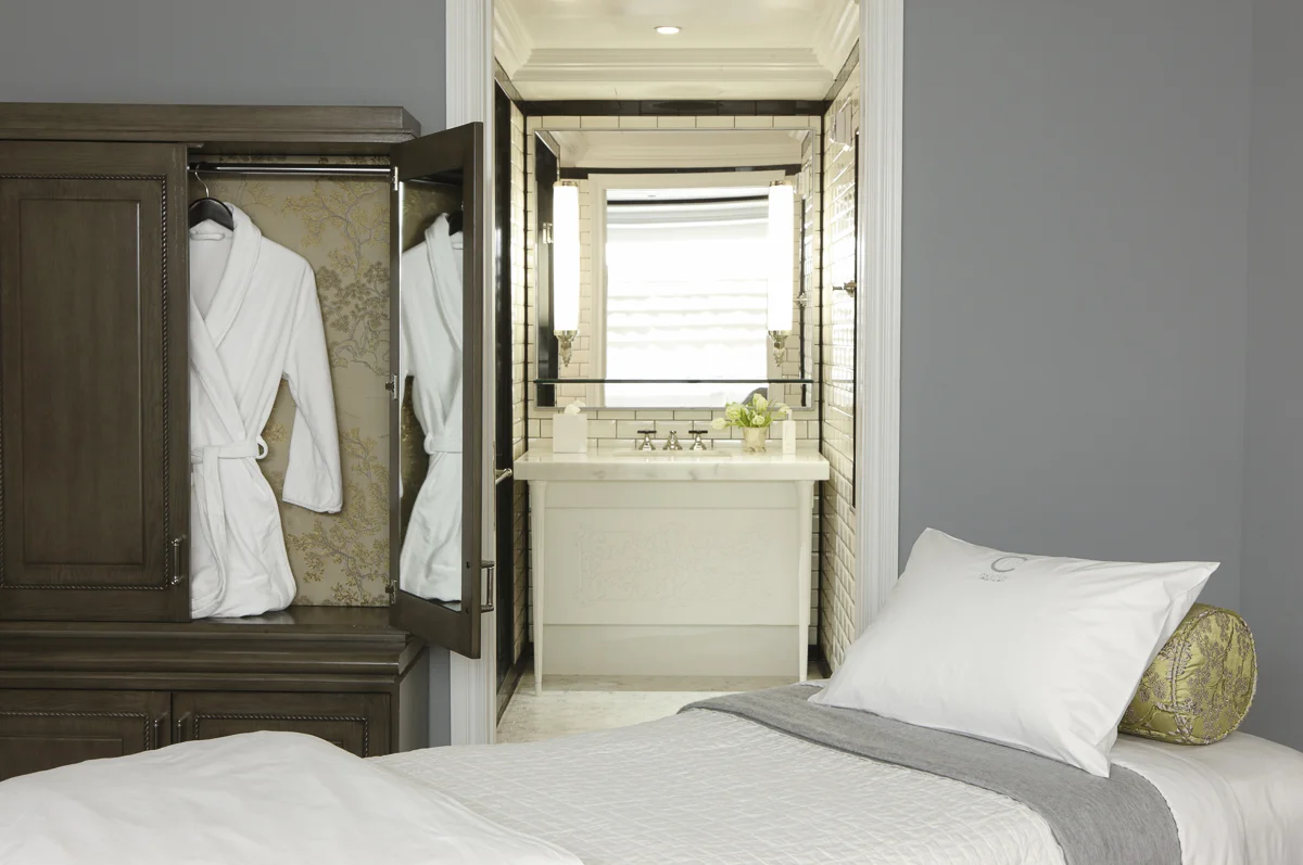 Hi_52005848_Treatment_Room.jpg