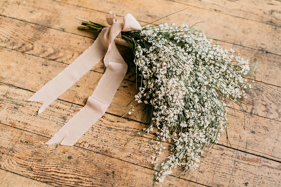 sweet_and_crafty_industrial_romance_styled_shoot_020.jpg