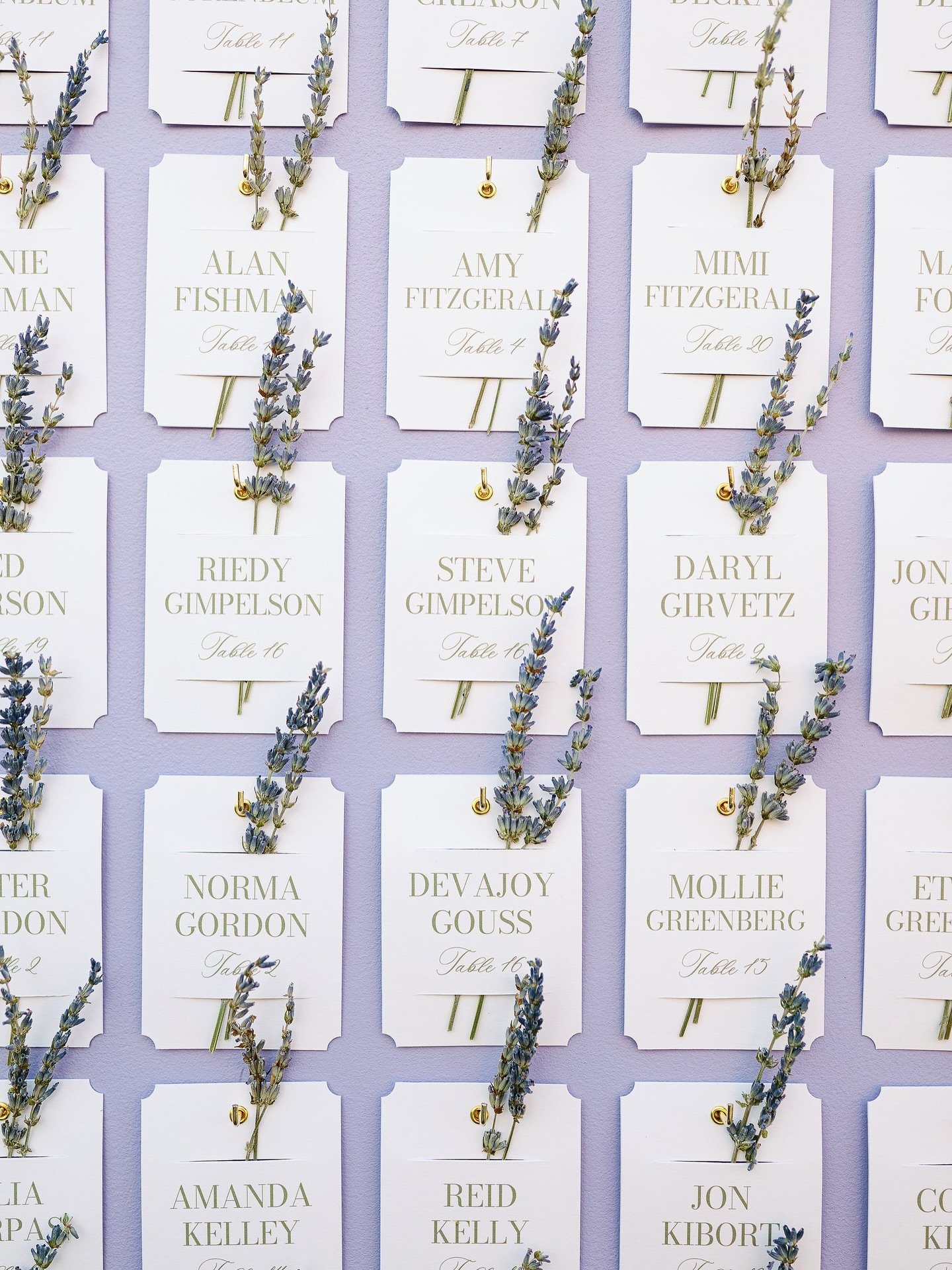 This was pretty tedious x170 but the smell of the lavender the whole time working on making these escort cards was also quite relaxing!

📷: @scottanddanaphotographers
