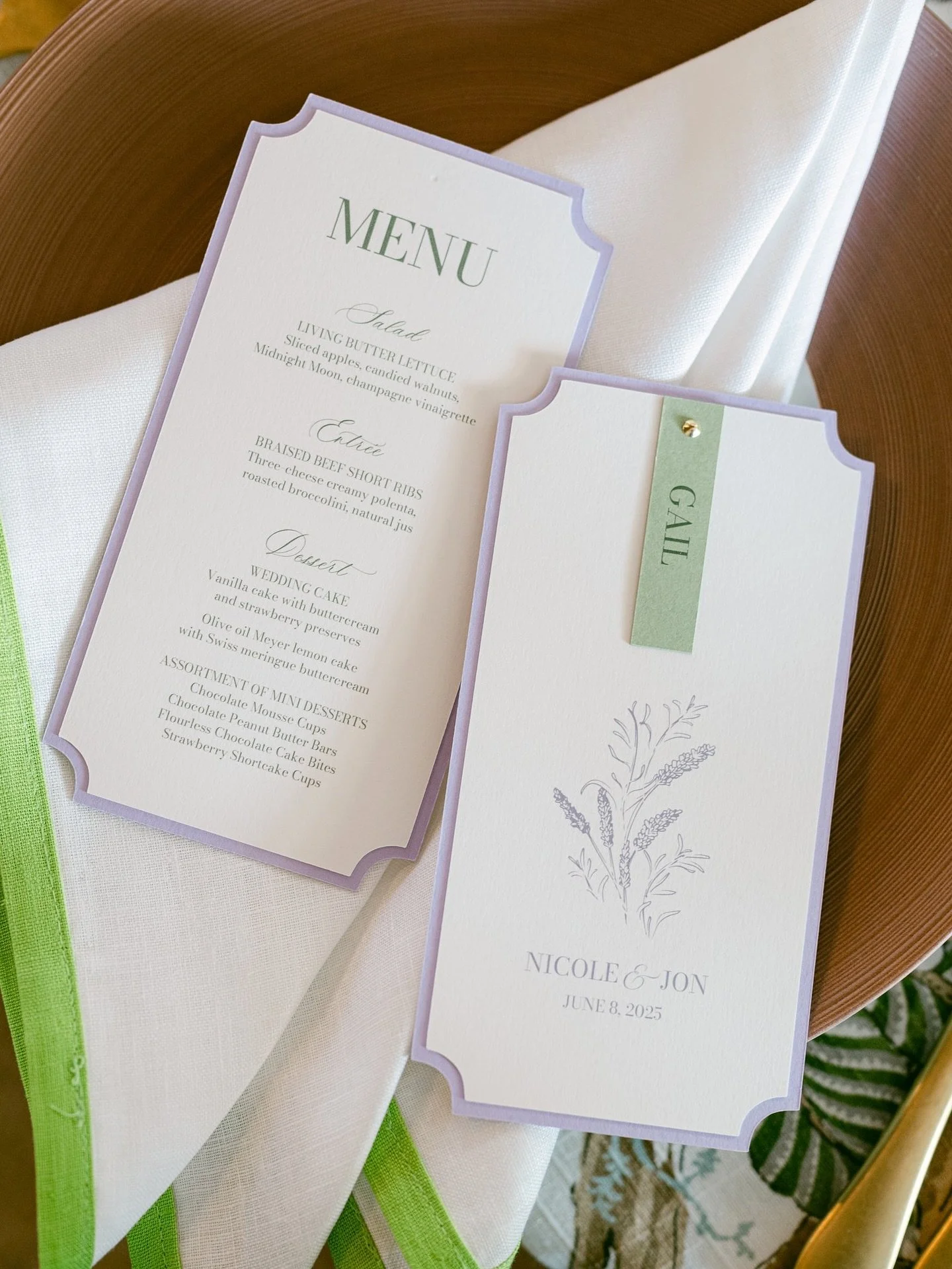 Double-sided menu and placecard combo design for Nicole and Jon&rsquo;s beautiful wedding at Viansa Winery this past June. 

Planning and Design: @asavvyevent 
Photography: @scottanddanaphotographers 
Floral Design: @vignetteflorals 
Venue: @viansawi