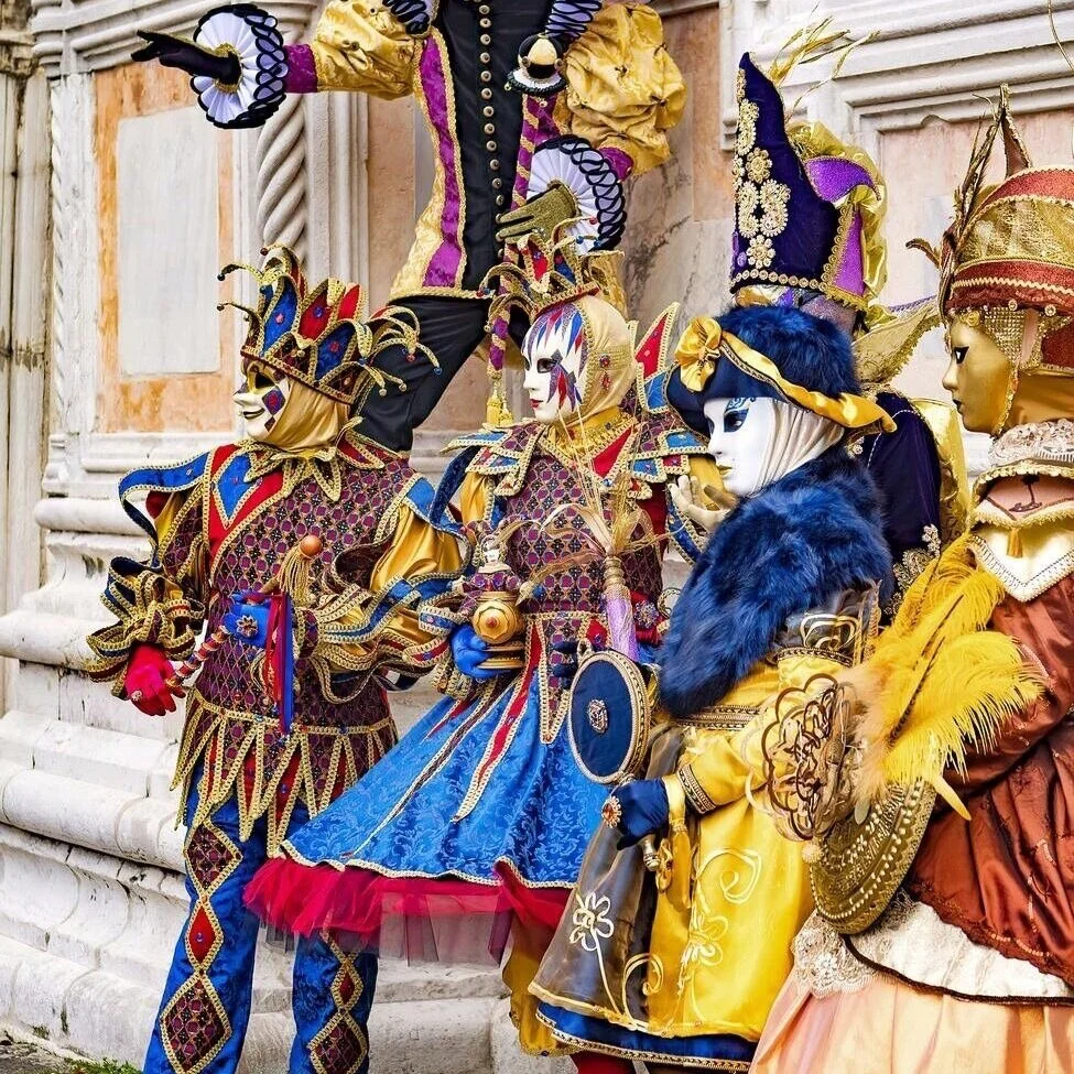 venice-carnival-mask-and-costume-518.jpg