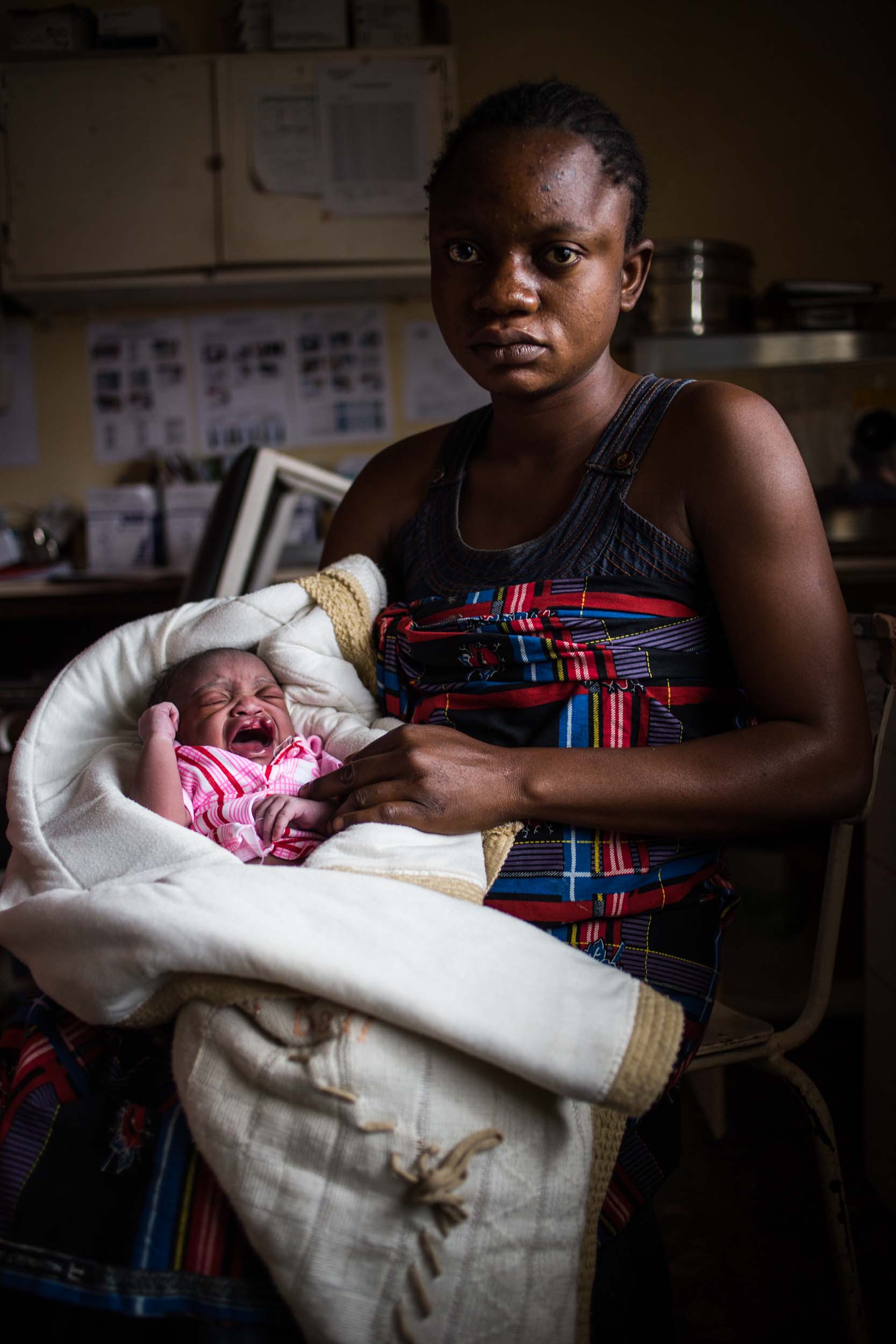  A young woman with her newborn baby with a cleft in the hospital of Kipushi, a traditional mining city in the south of the DRC with highly contaminated soil and water. Besides a high number of deformations like cleft and club foot, doctors are even 