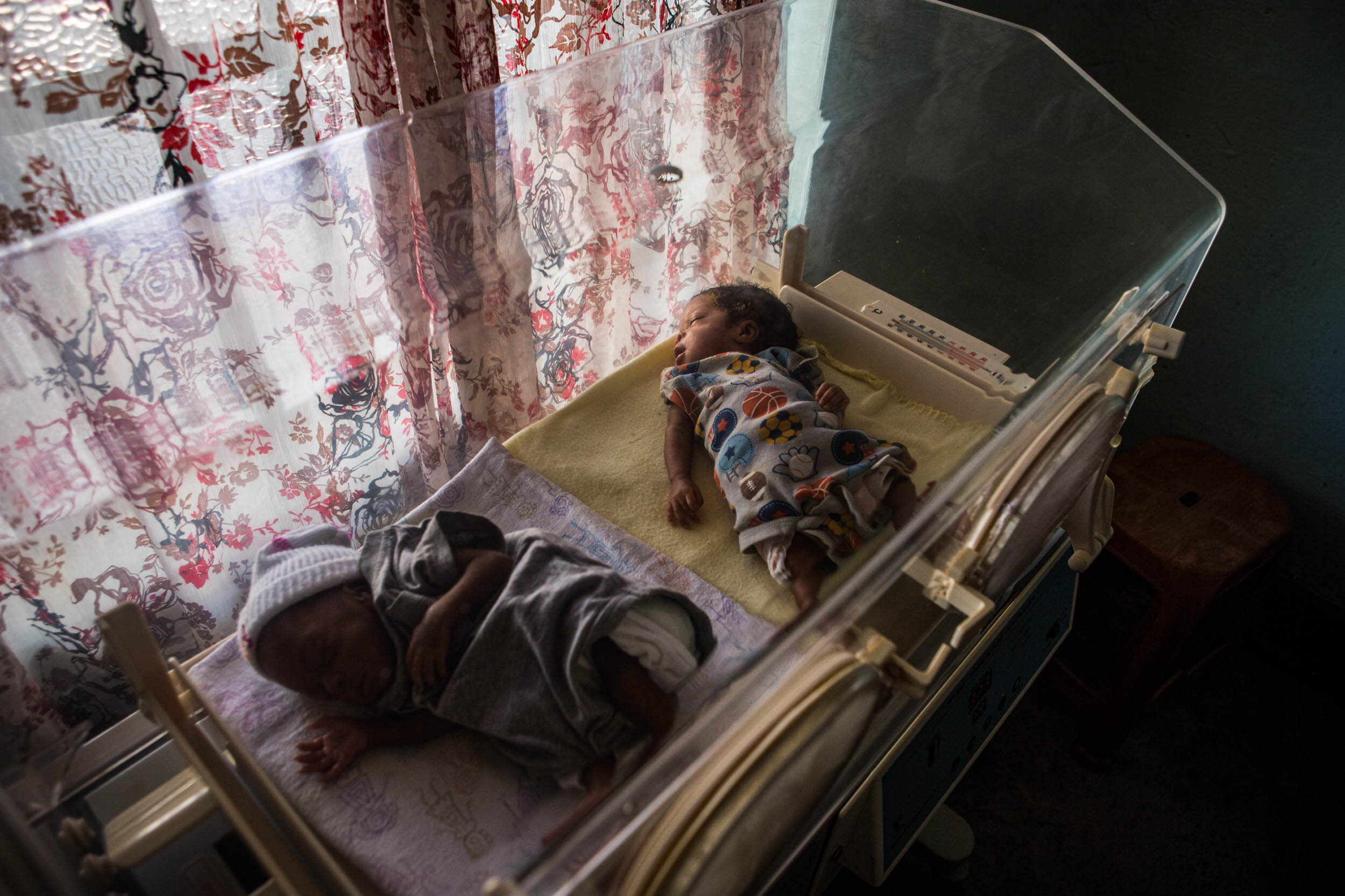  Two premature babies at the Hospital Saint Charles Lwanga in Kipushi. "A high number of premature births is also linked to the exposure of toxics", says Tony Kayembe, scientist at the University of Lubumbashi. Kipushi is a small town with the majori