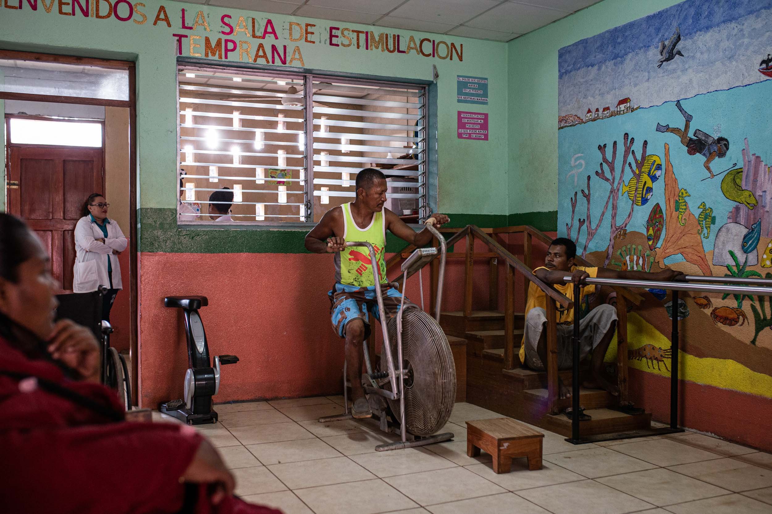  Physiotherapy at a health clinic in Puerto Cabezas. Andres Reyes, center, and Marlon Hilario, right, won’t be able to walk again because of decompression sickness, but treatment will help them regain some movement. 
