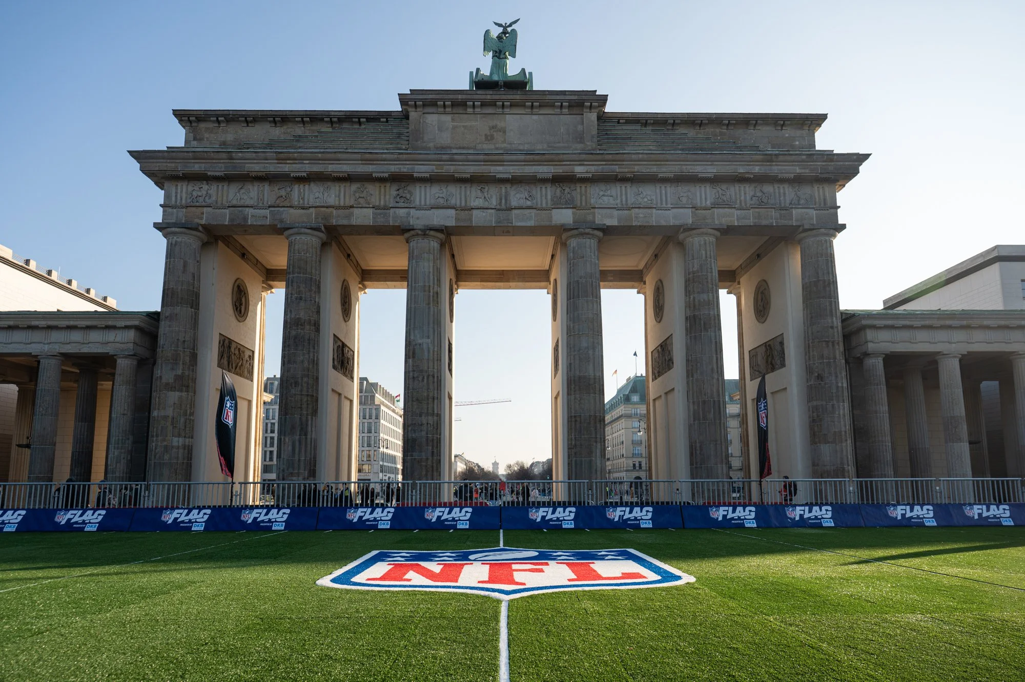 2025711_Mucha_NFL_Brandenburg_gate-6.jpg