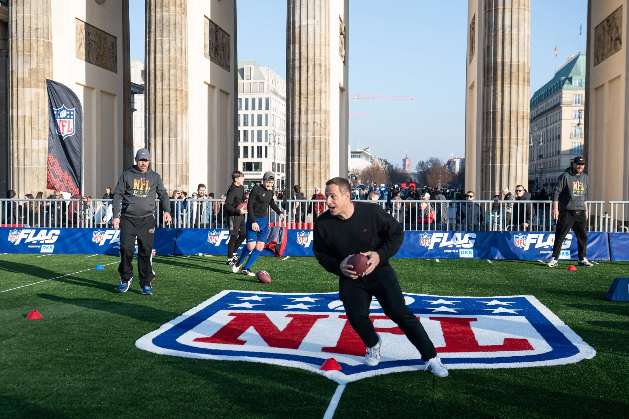 2025711_Mucha_NFL_Brandenburg_gate-92.jpg
