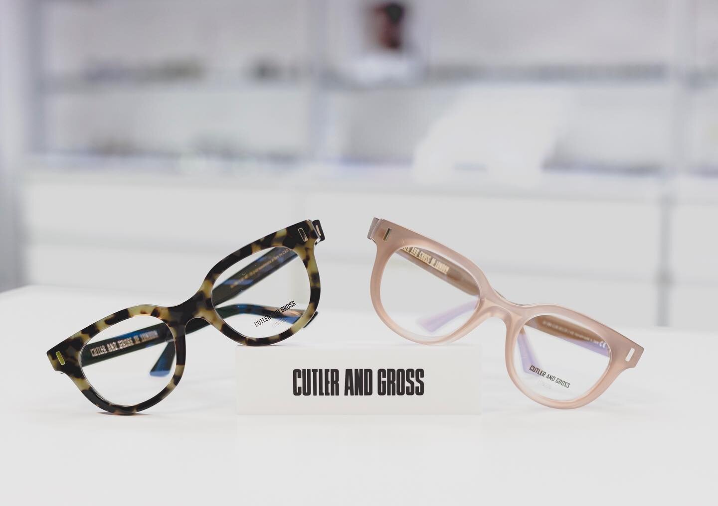 The CUTLER AND GROSS // 1346 offers an oversized acetate square frame with newly designed temples and a patterned temple core exclusive to Cutler and Gross. We absolutely love these unique Cutler colours! &bull;
&bull;
&bull;
#Falmouth #cornwall #opt