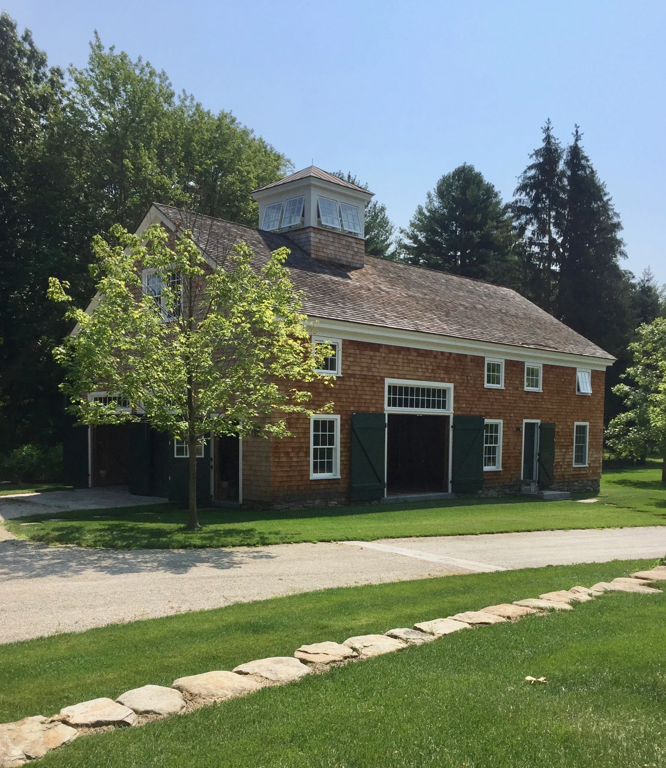 An old barn gets a new life after it is moved from Pennsylvania to Historic concord, Massachusetts - Photo: Linda Davis