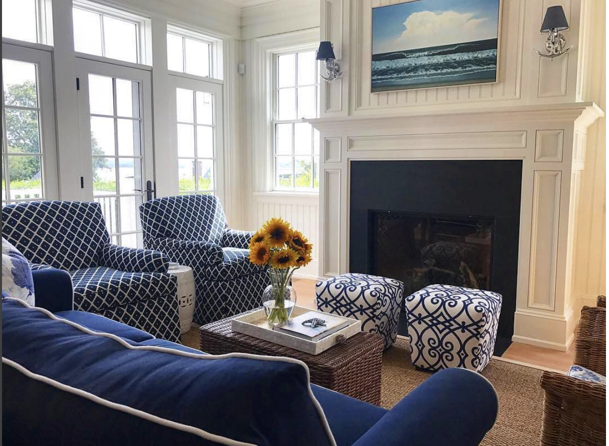 Patrick Ahearn Architect blue and white living room .png