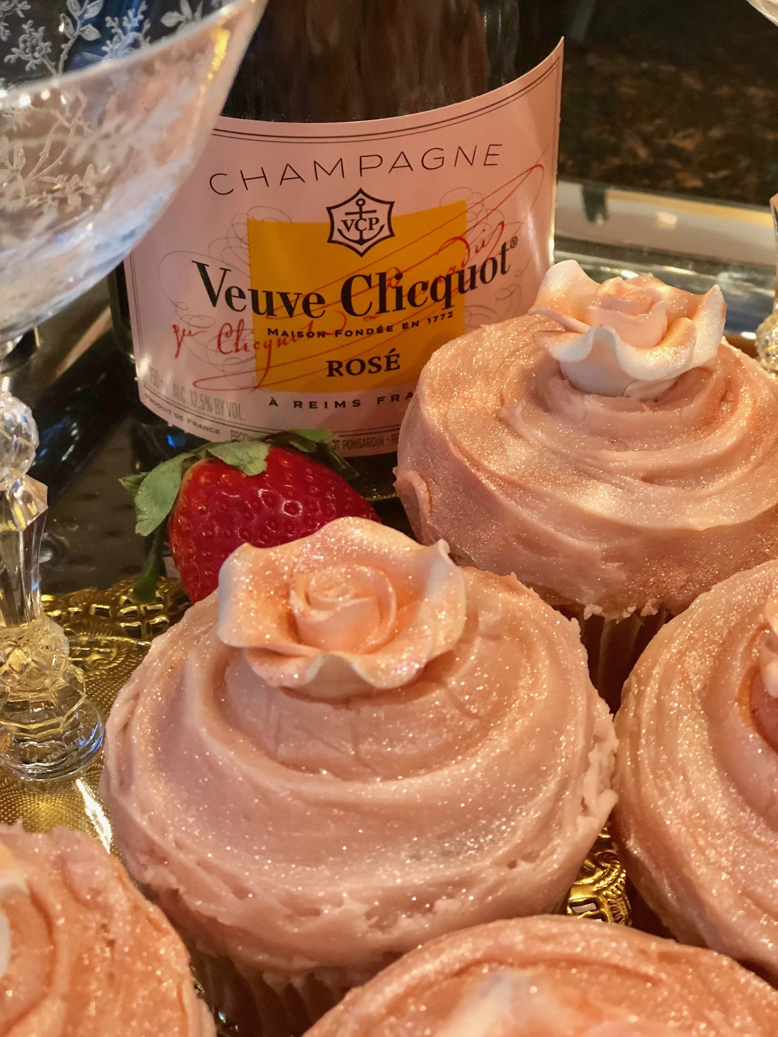 Champagne cupcakes Veuve Clicquot Rose'.jpg