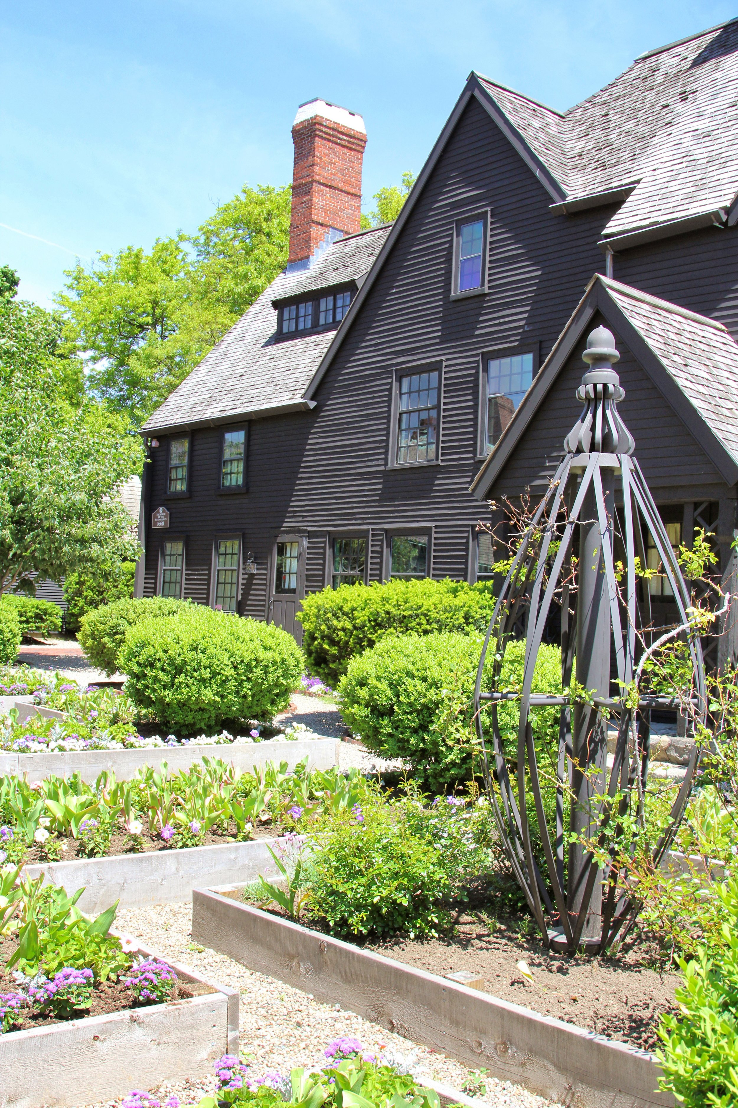 house of seven gables author