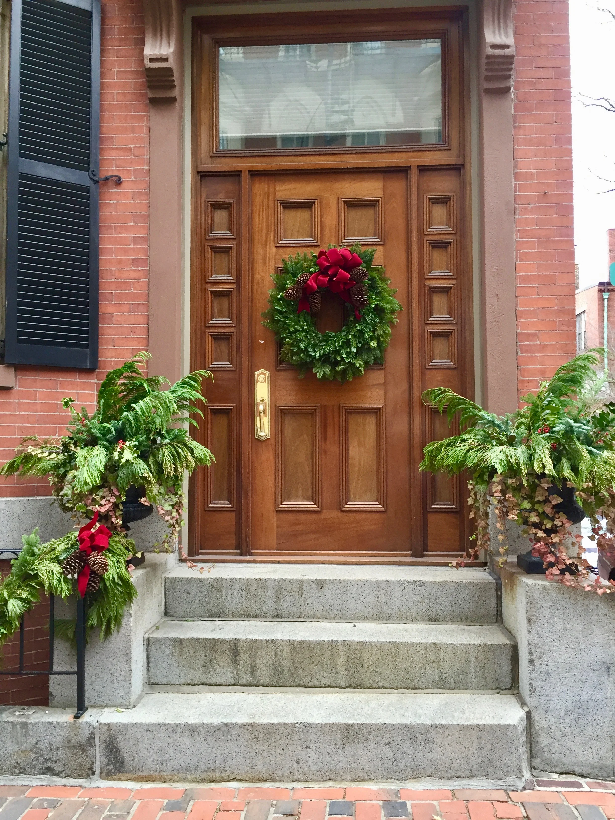 Christmas door beacon hill boston .jpg