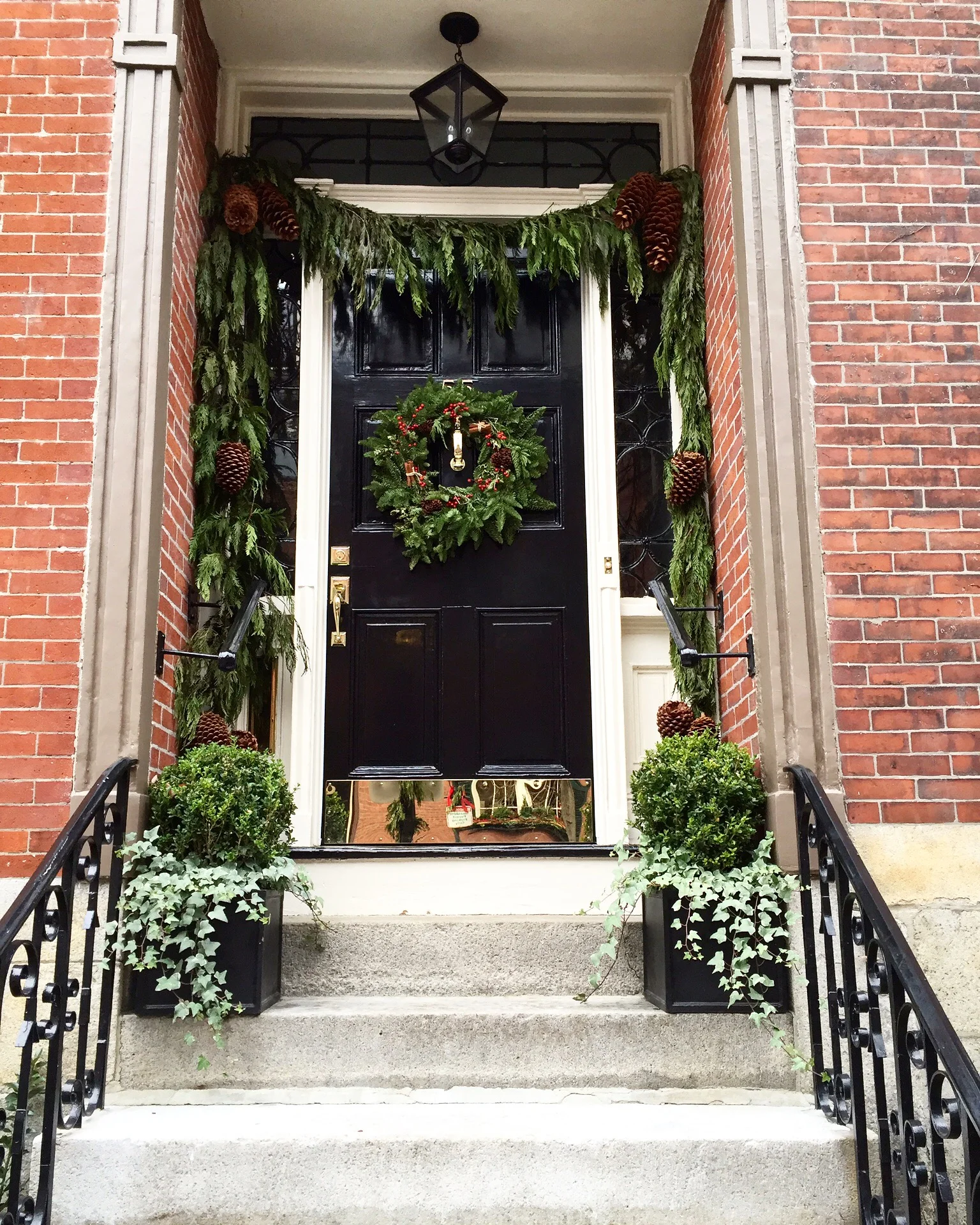 Christmas door on Beacon Hill.jpg