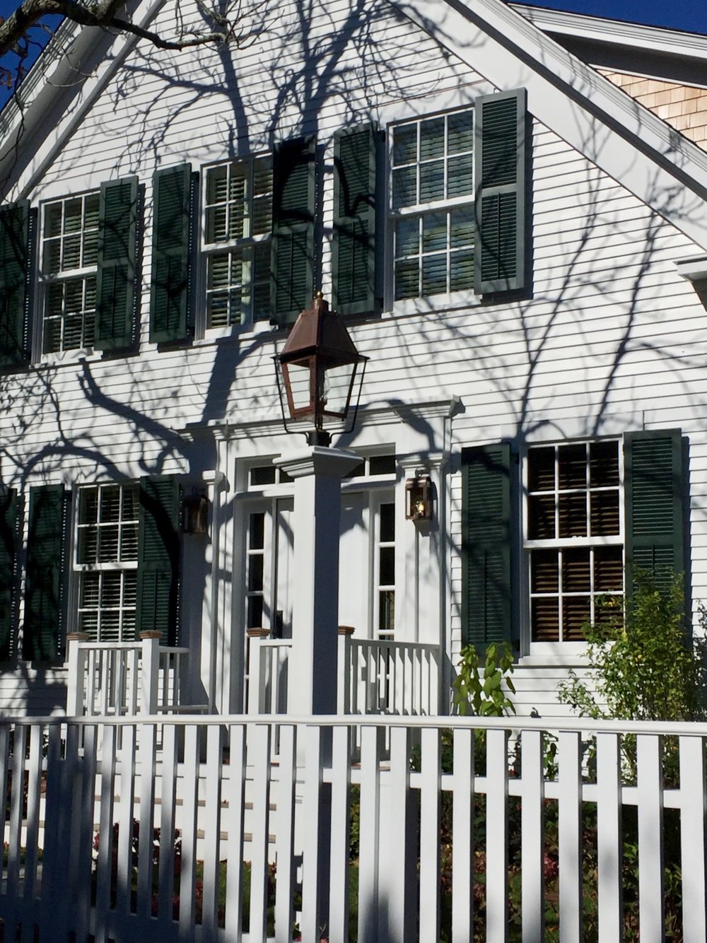 Quintessential White New England Homes - Linda Smith Davis - Nefl