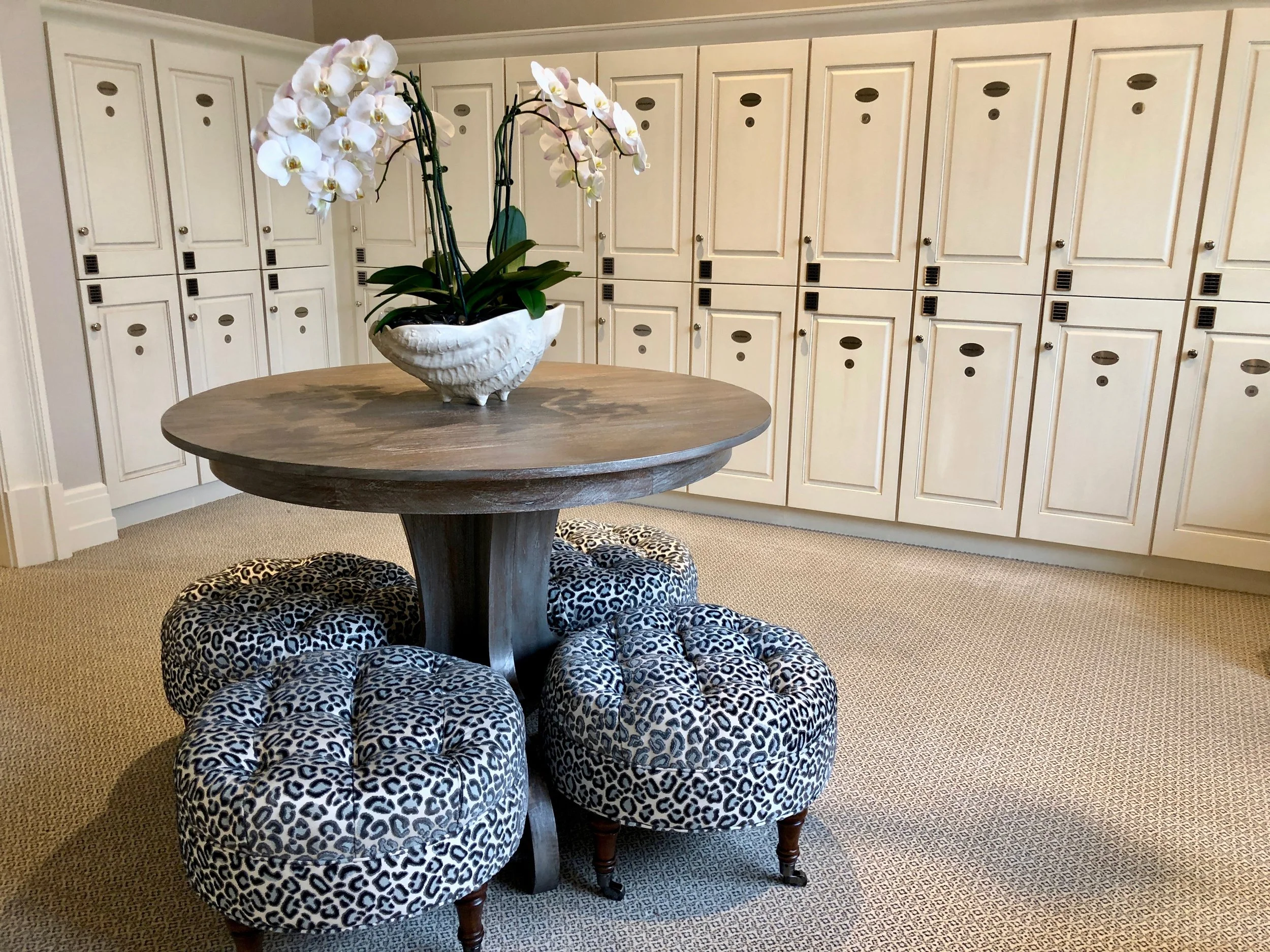 woman's golf lockers.jpg