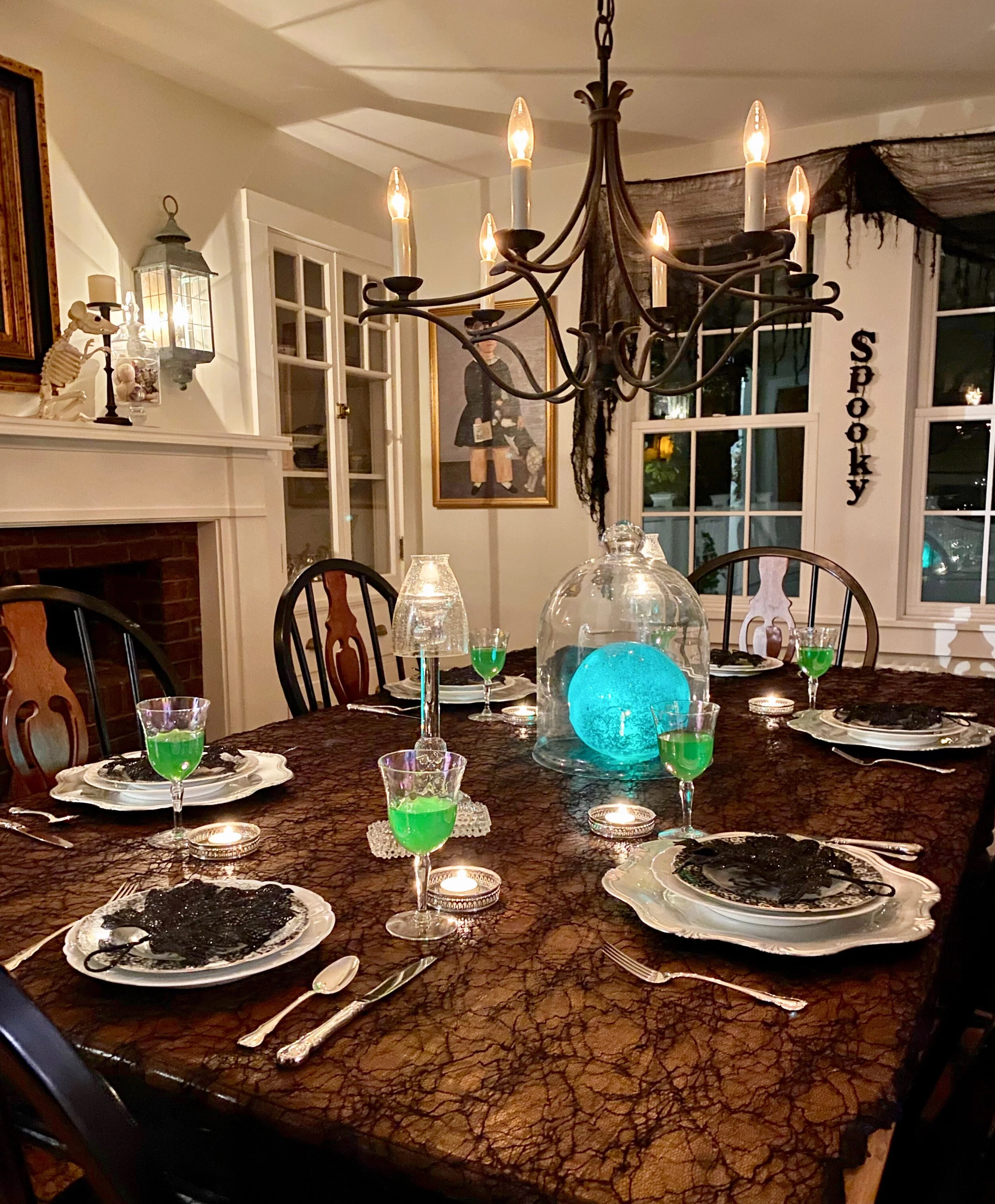 Unique Halloween decorating ideas on a budget, Halloween home tour 2020, classic Halloween home tour 2020, Halloween home tour 