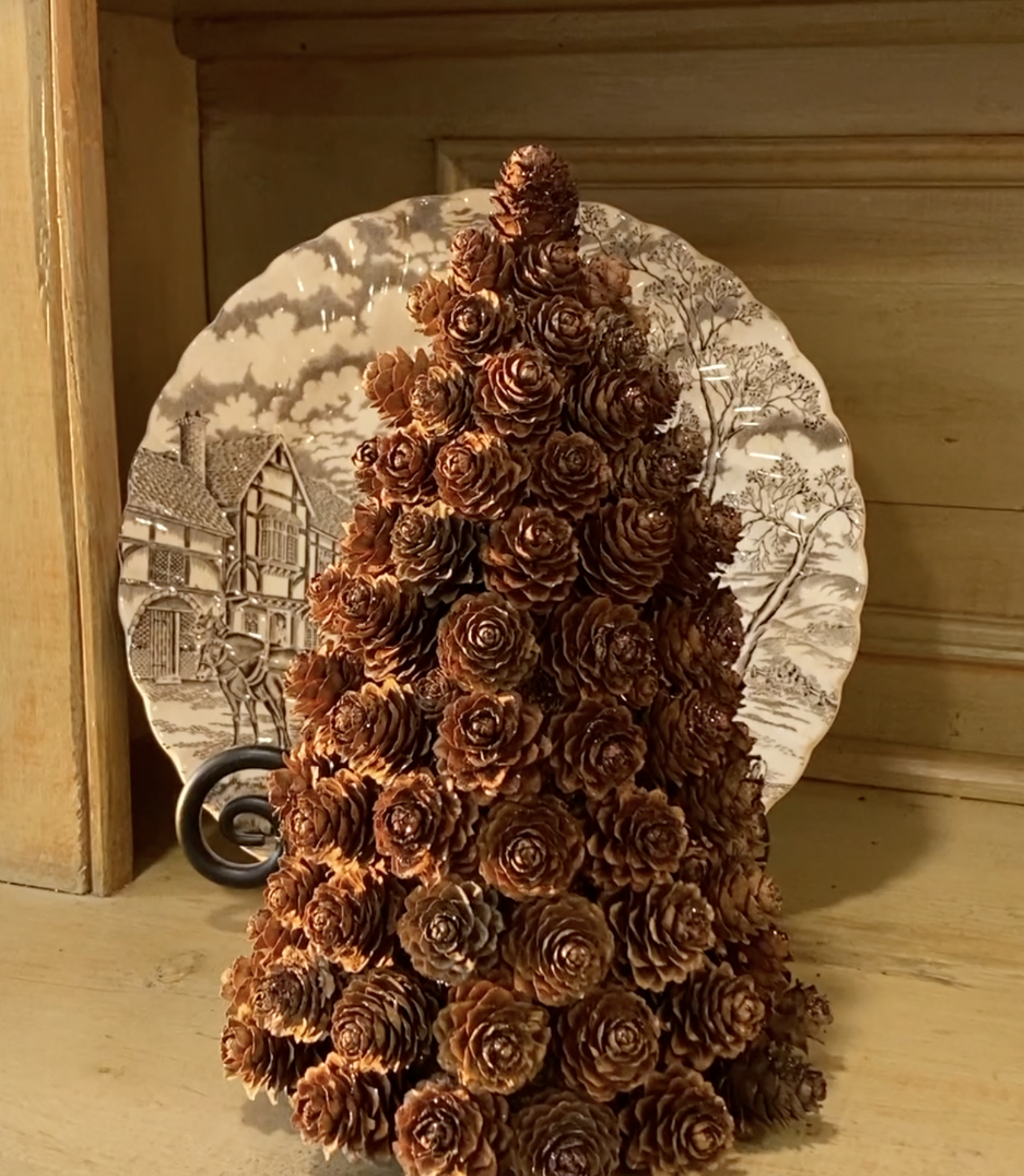 How to make a pine cone Christmas tree DIY tutorial - LINDA DAVIS - NEFL