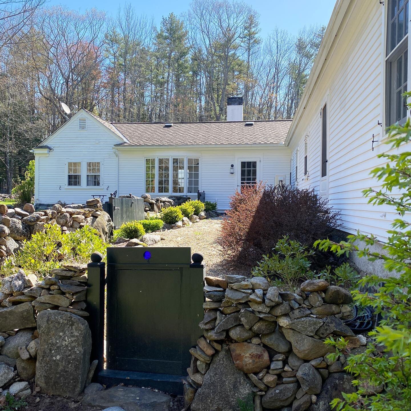 Another garden area I have yet to tackle off the back of the house. This space, enclosed by three gates, is going to be my little pocket garden.  I just need to watch the sun pattern and see what type of plants and what color scheme I will be doing. 