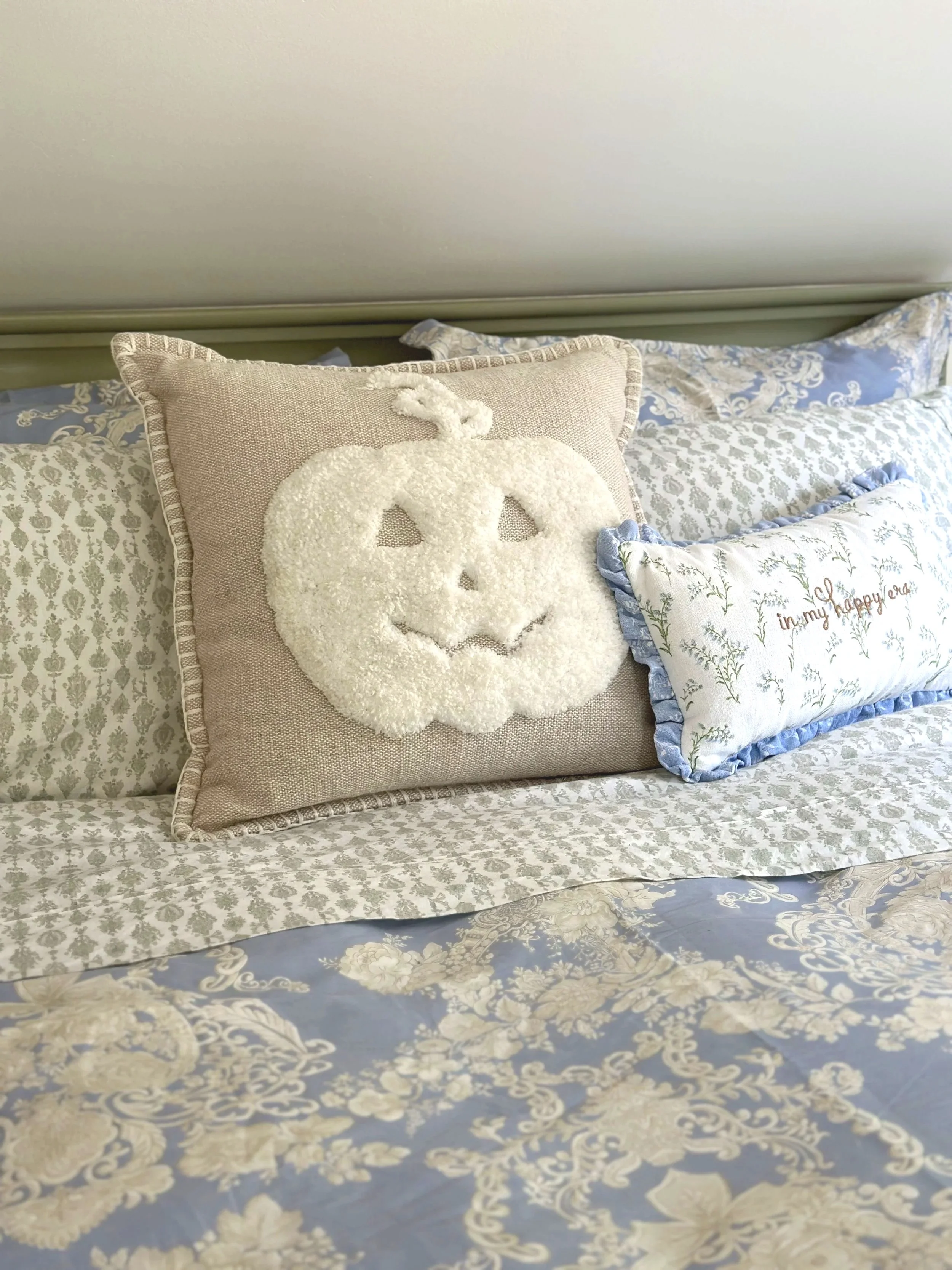 An attic bedroom gets a makeover