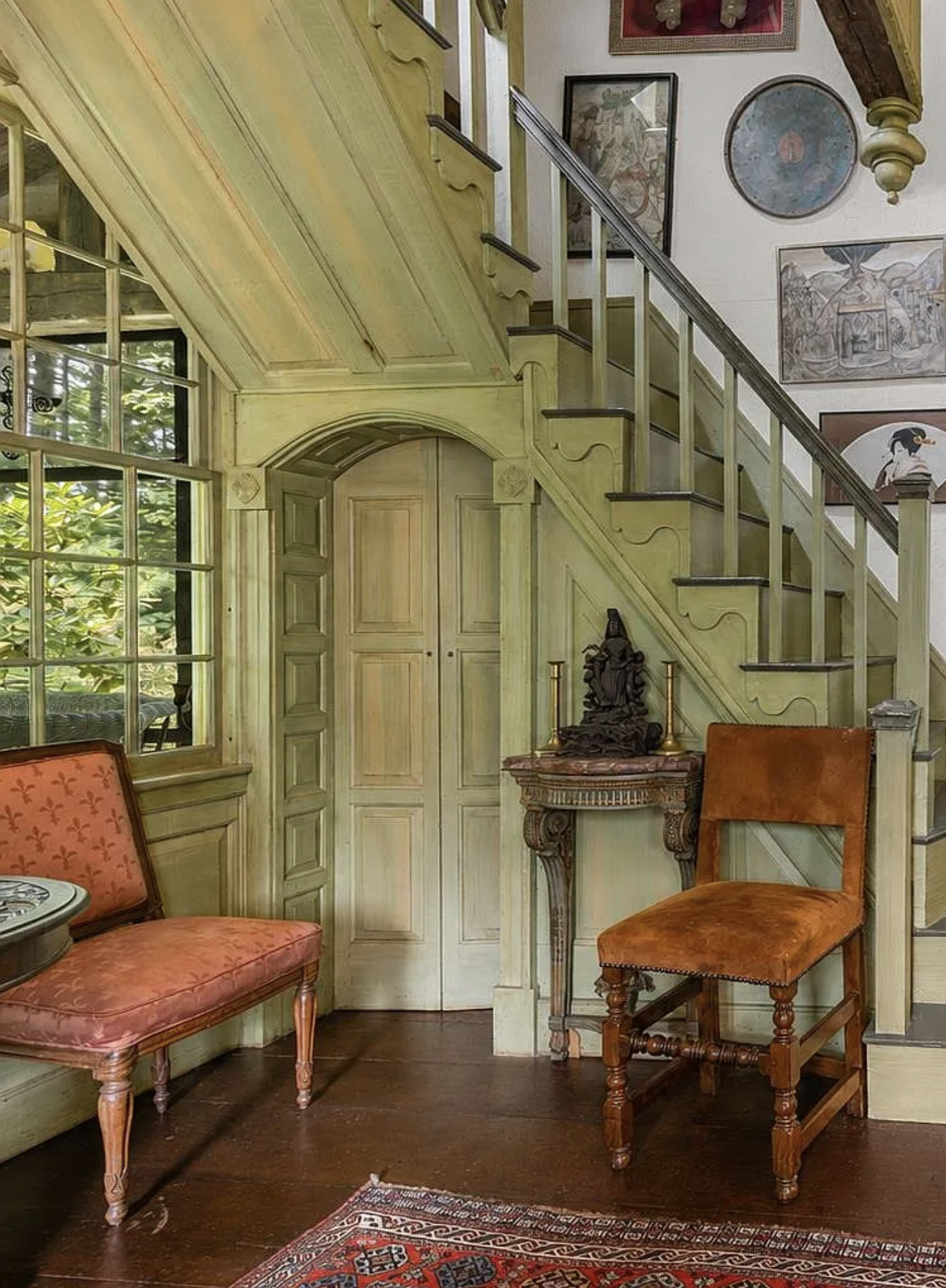 A visit to a luxury inn and a home that is for sale. Two historic New England properties that were once owned by the same family. 