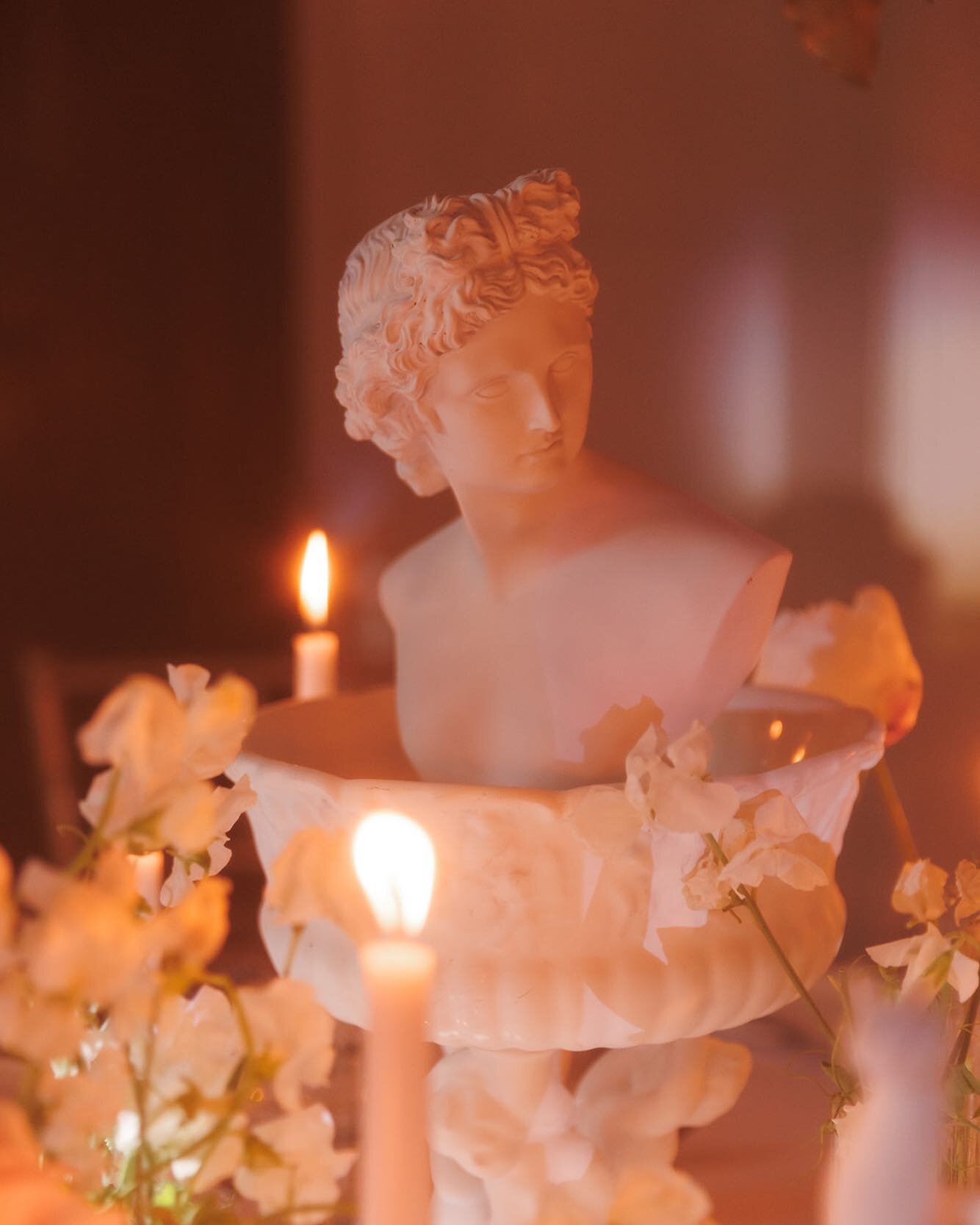 Dreamy details from Shairy &amp; Desh&rsquo;s magical day 🏹 Captured by the wonders @saltatelier_wedding ✨

#bride #bridalbouquet #sydneyflorist #sydneystylist #wedding #weddinginspo #modernwedding #modernweddings #loveislove #love #romance #romanti