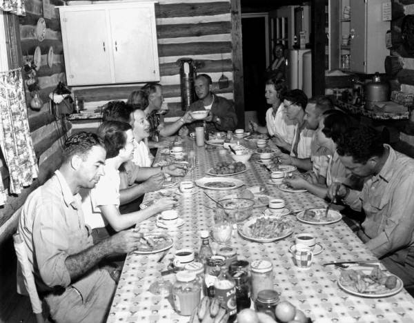 Dining at the Shangri La Lodge - Steinhatchee, 1955. (Flickr - The Commons)
