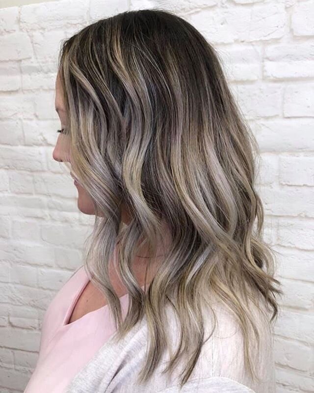 Smokey tones x @heyrayhairdesign
.
.
Appointments available this week!
