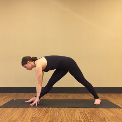 How to do triangle pose in yoga | Utthita Triokansana Tutorial | Yoga for  beginners - YouTube