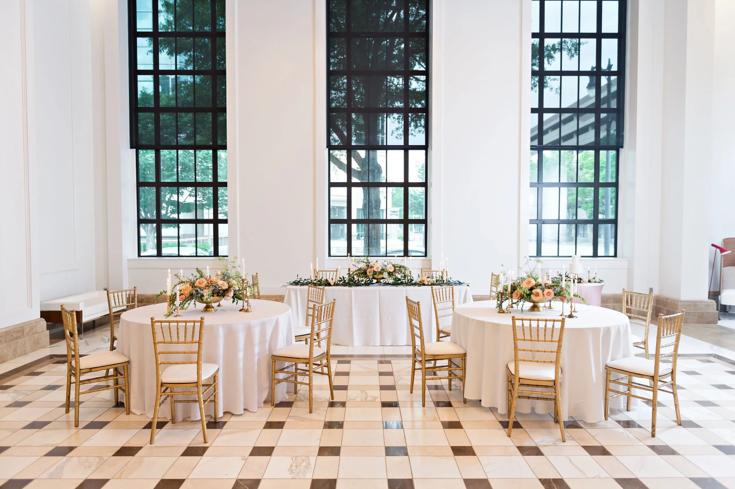 Featured Venue: Historic Federal Reserve Photo Credits: Meredith Ryncarz Photography Featured Floral Designer: Ricky Whitley Designs
